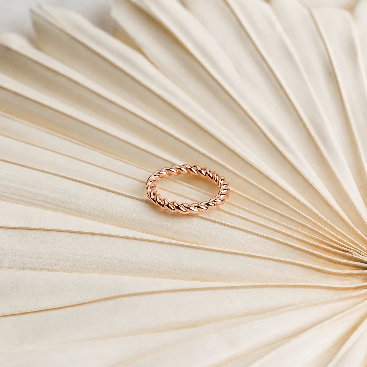 Tia Thick Twist Ring