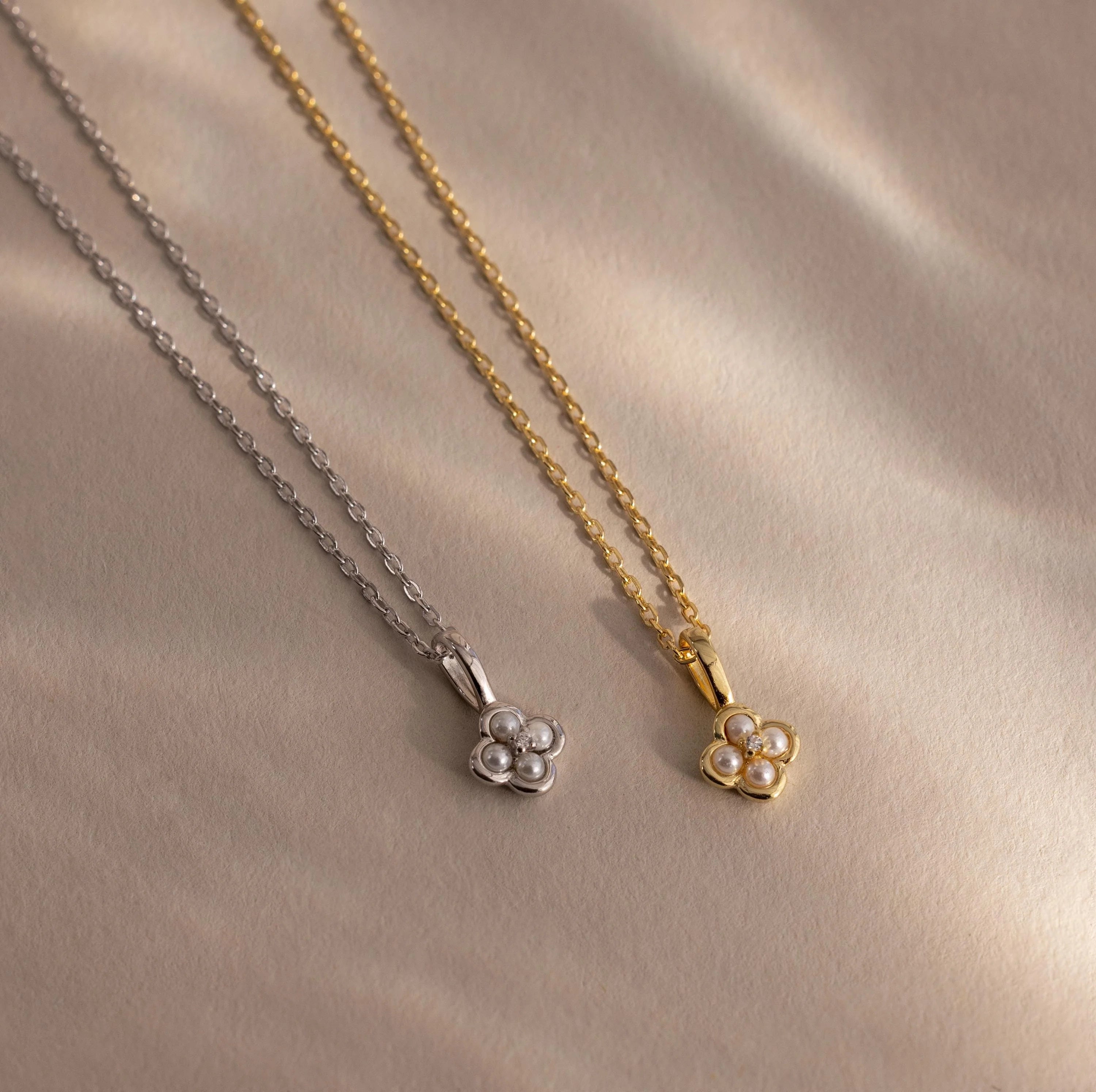 Diamond Rounded Pearl Flower Necklace Silver 18K Gold Plated