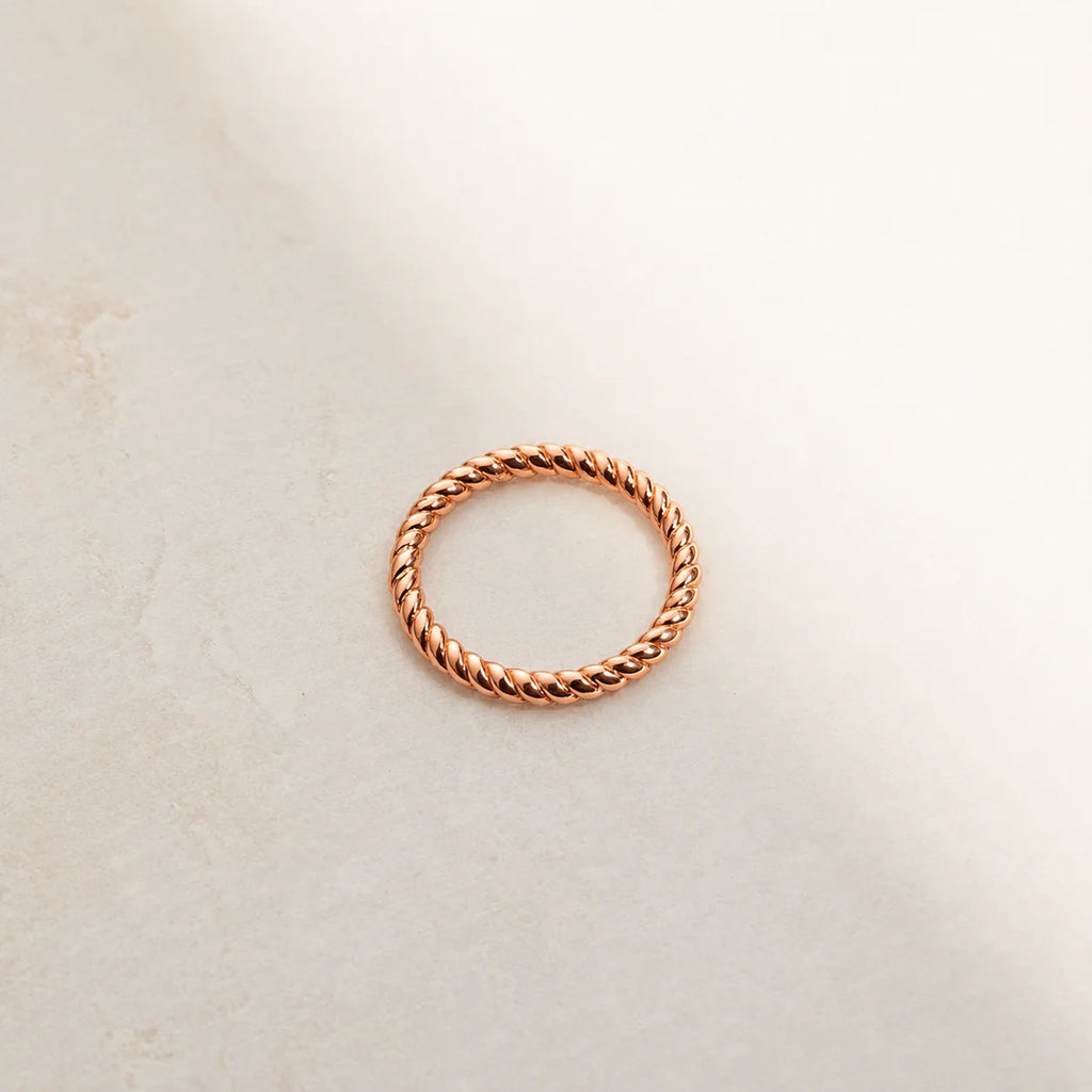 Lea Twisted Band Ring