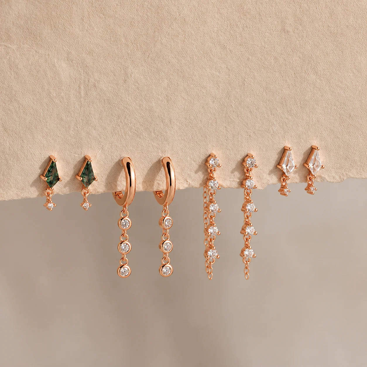 Dangling Diamond Chain Huggies
