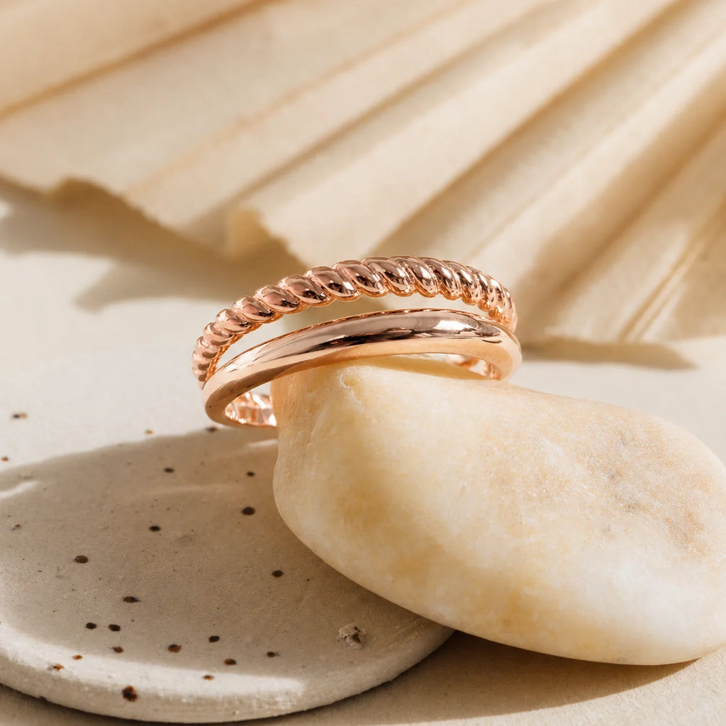 Dynamic Duo: Bold Fusion of Solid and Twisted Bands in the Minimalist Duo Ring