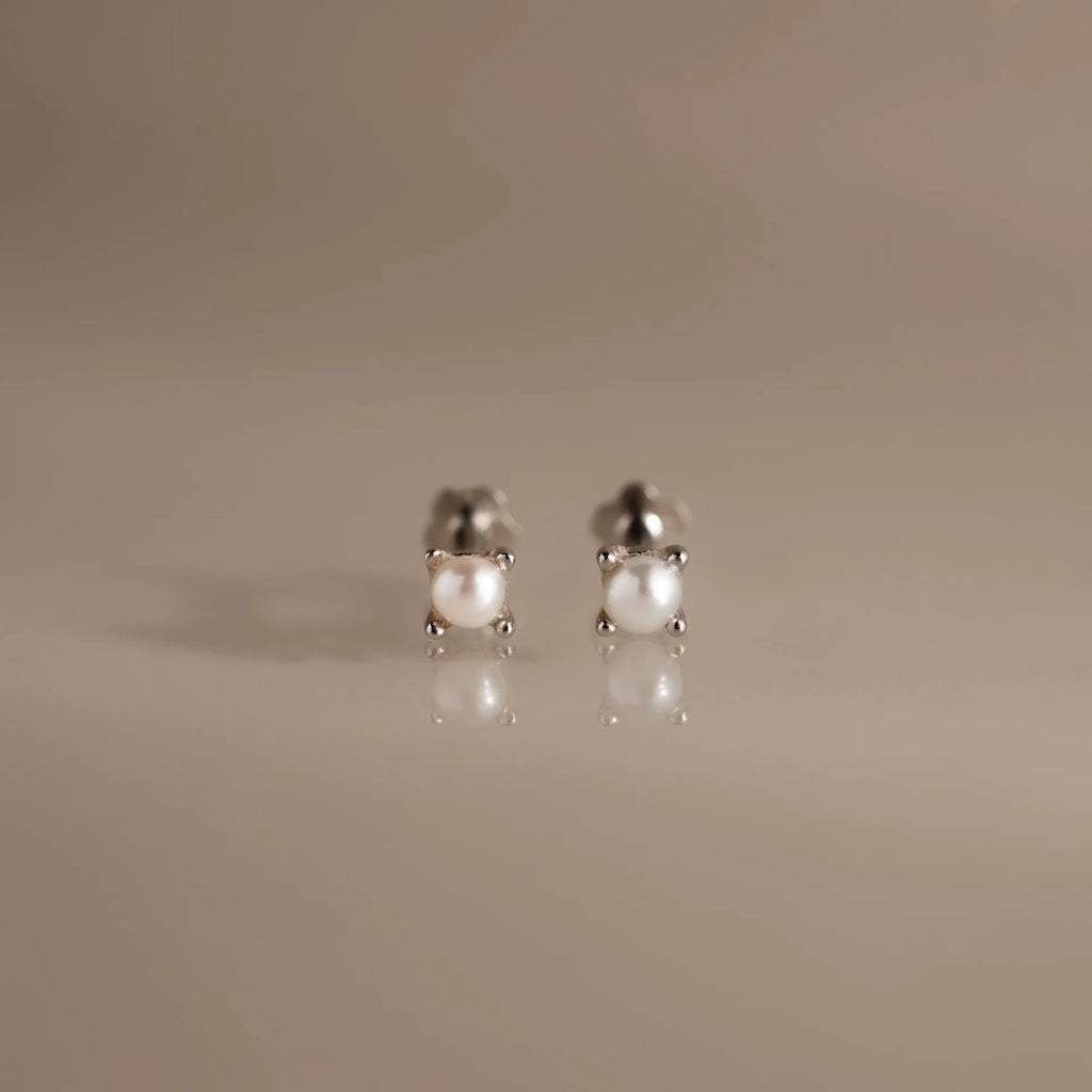 Baby Venus Flatback Studs Silver 18K Gold Plated