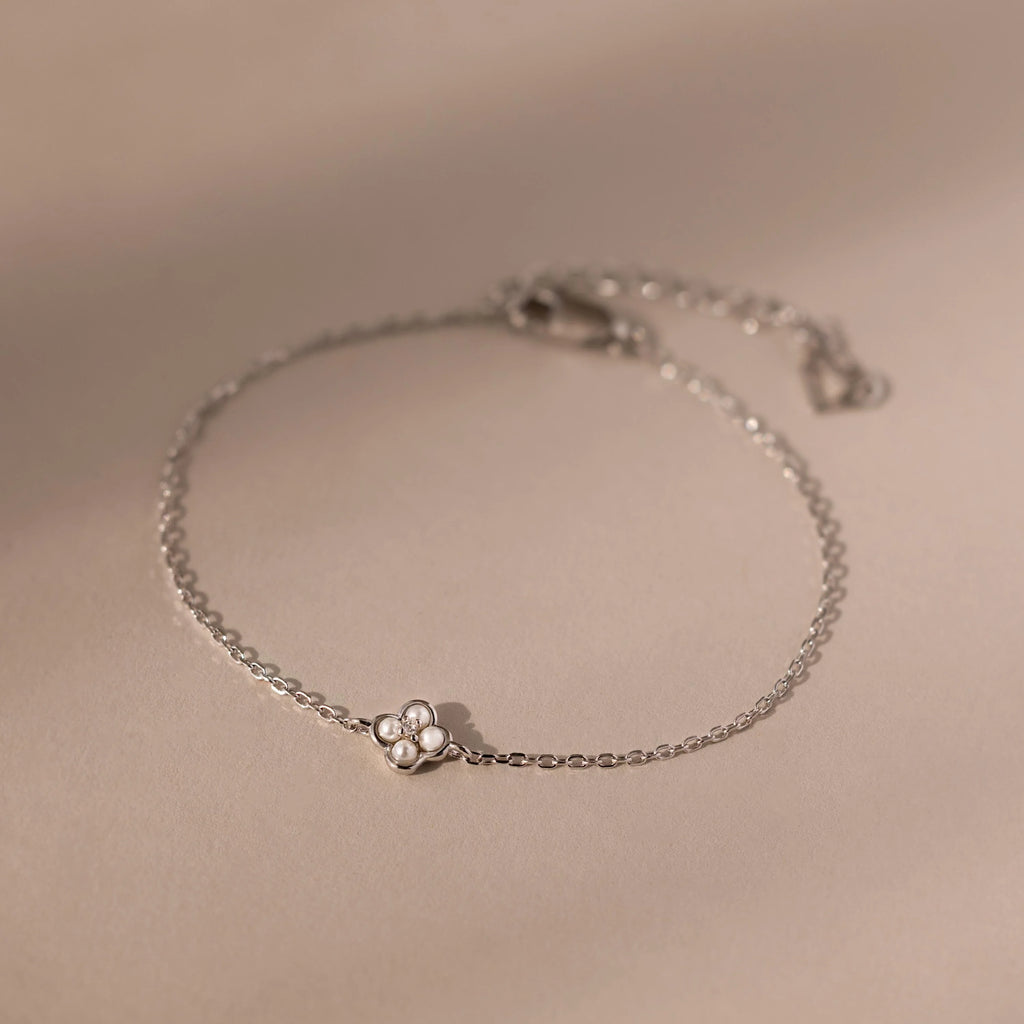 Rounded Pearl Flower Bracelet  Silver 18K Gold Plated