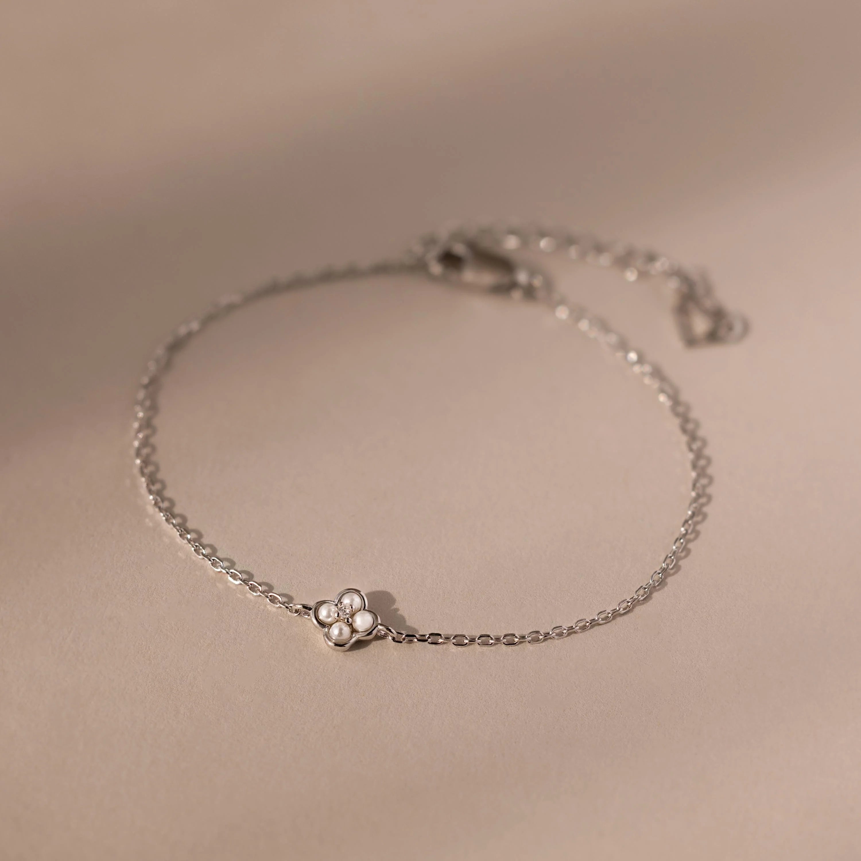 Rounded Pearl Flower Bracelet  Silver 18K Gold Plated