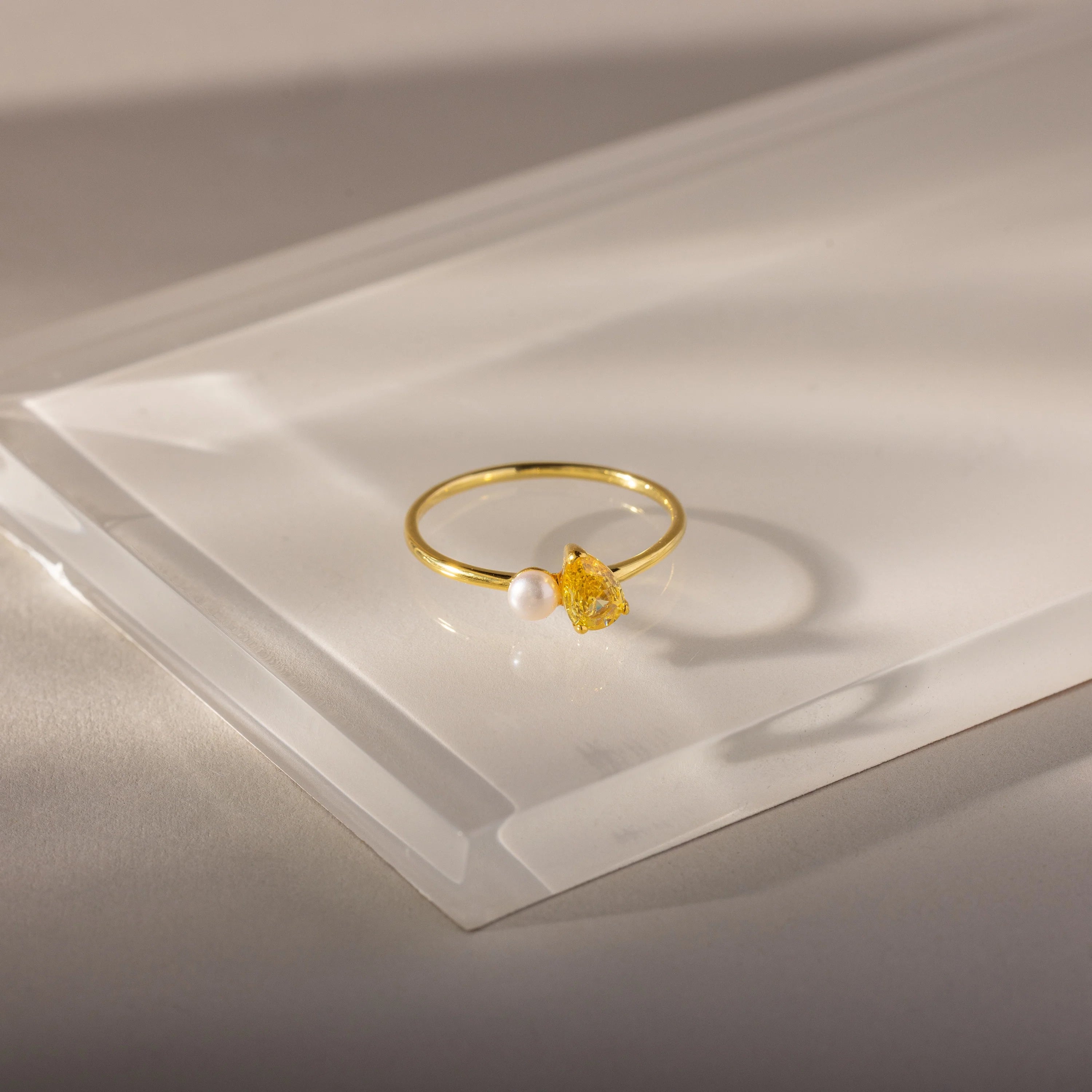Teardrop Topaz & Pearl Ring Silver 18K Gold Plated