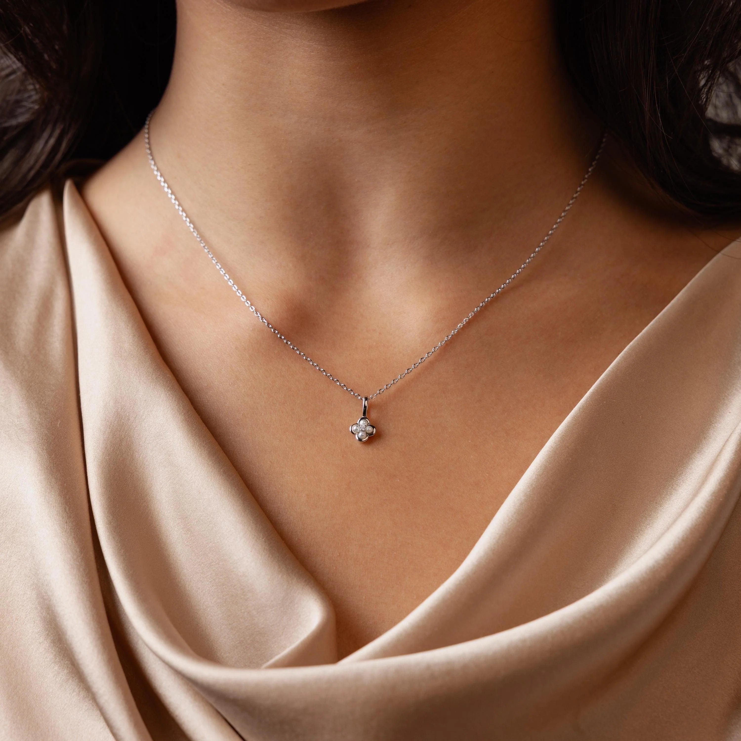 Diamond Rounded Pearl Flower Necklace Silver 18K Gold Plated