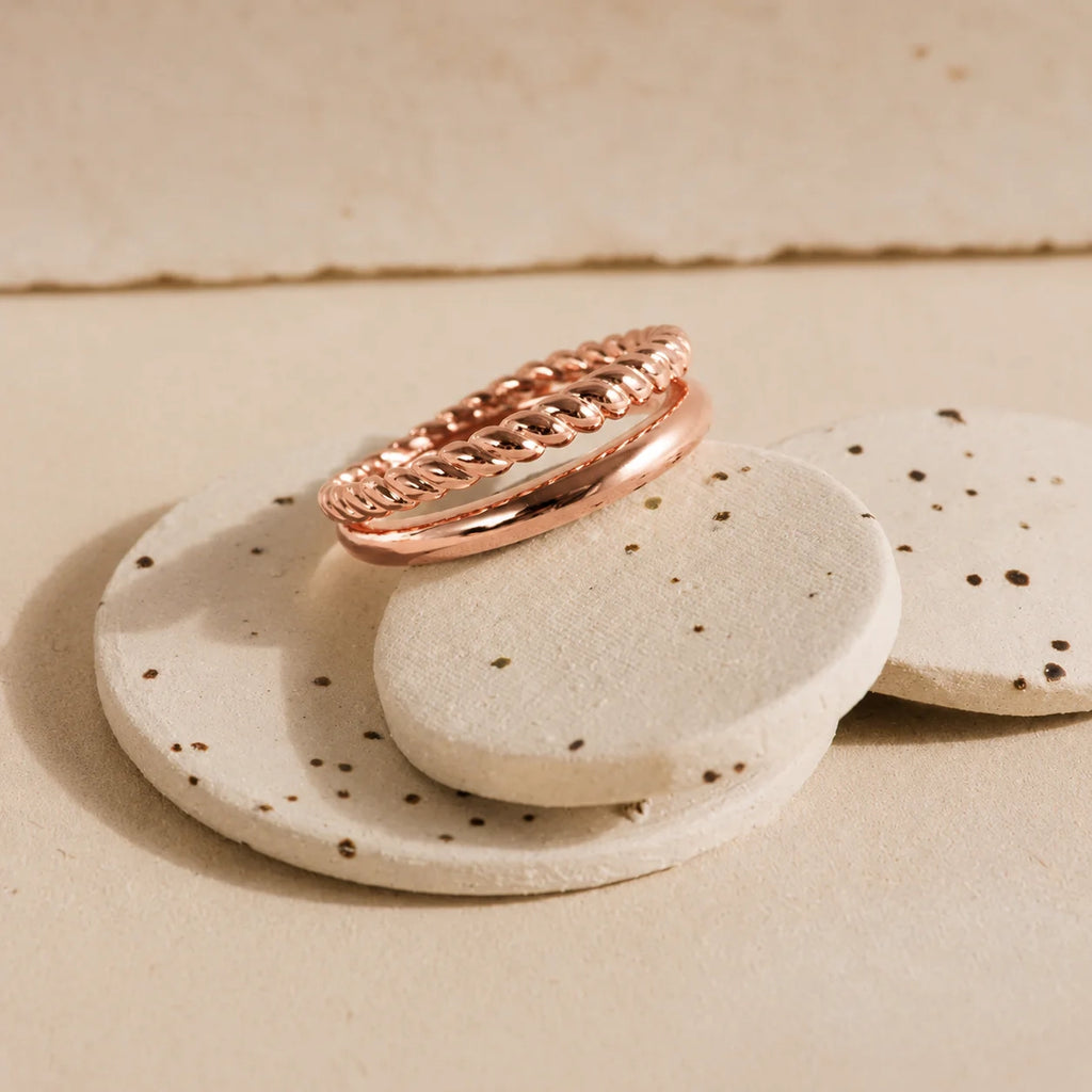 Dynamic Duo: Bold Fusion of Solid and Twisted Bands in the Minimalist Duo Ring