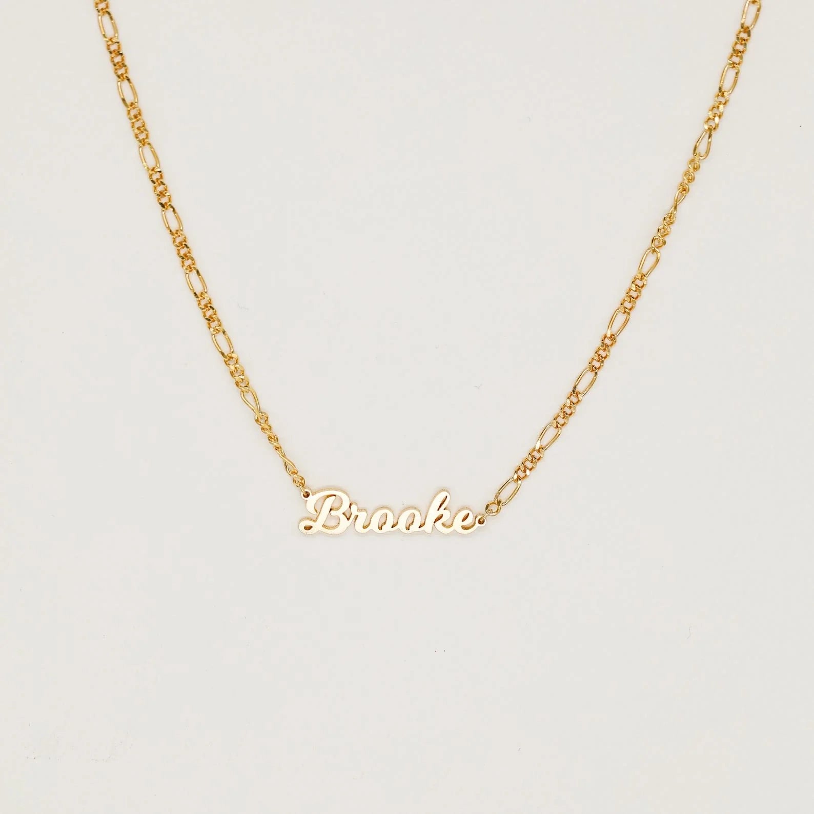Mellow Name Necklace in Figaro Chain Silver 18K Gold Plated