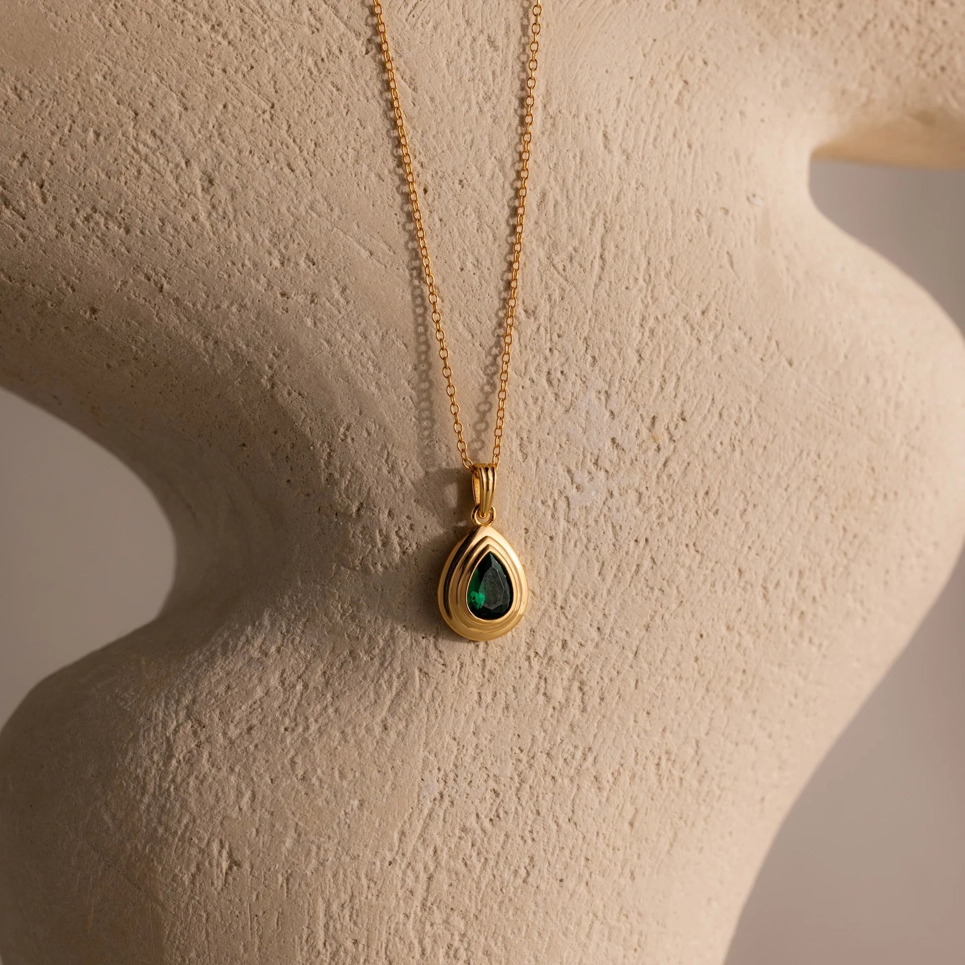 Emerald Diamond Ribbed Pendant Necklace Silver 18K Gold Plated