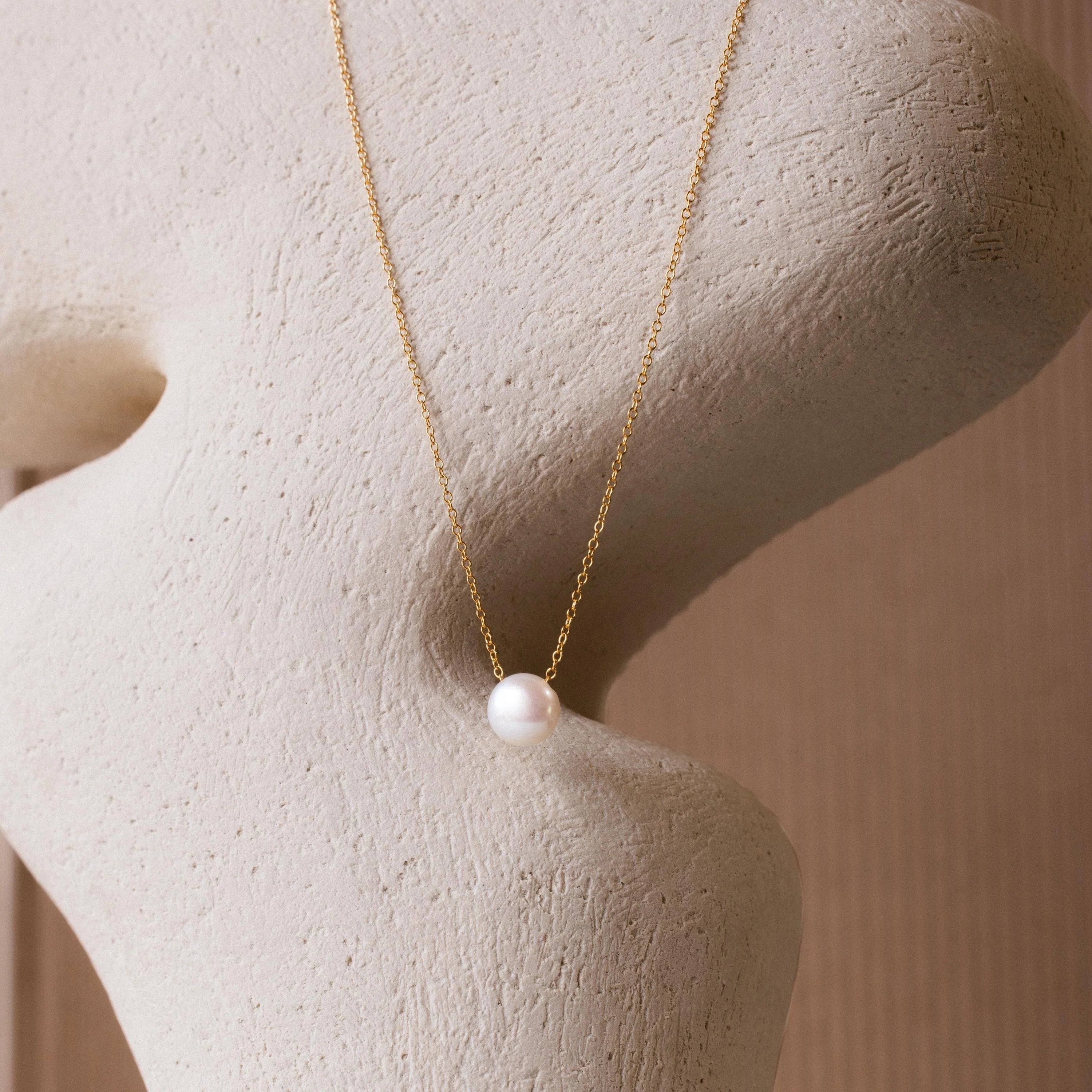 Classic Pearl Pendant Necklace Silver 18K Gold Plated
