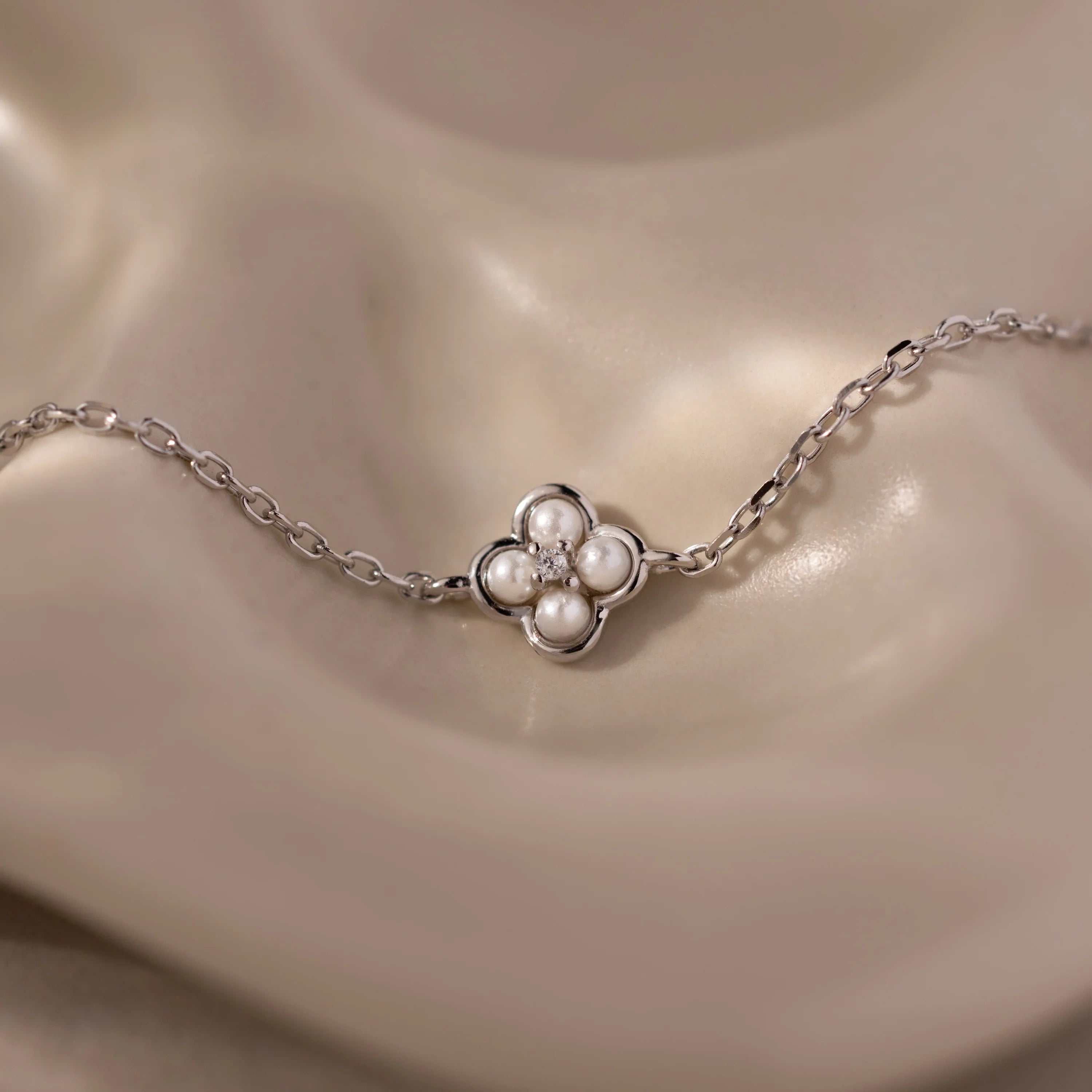 Rounded Pearl Flower Bracelet  Silver 18K Gold Plated