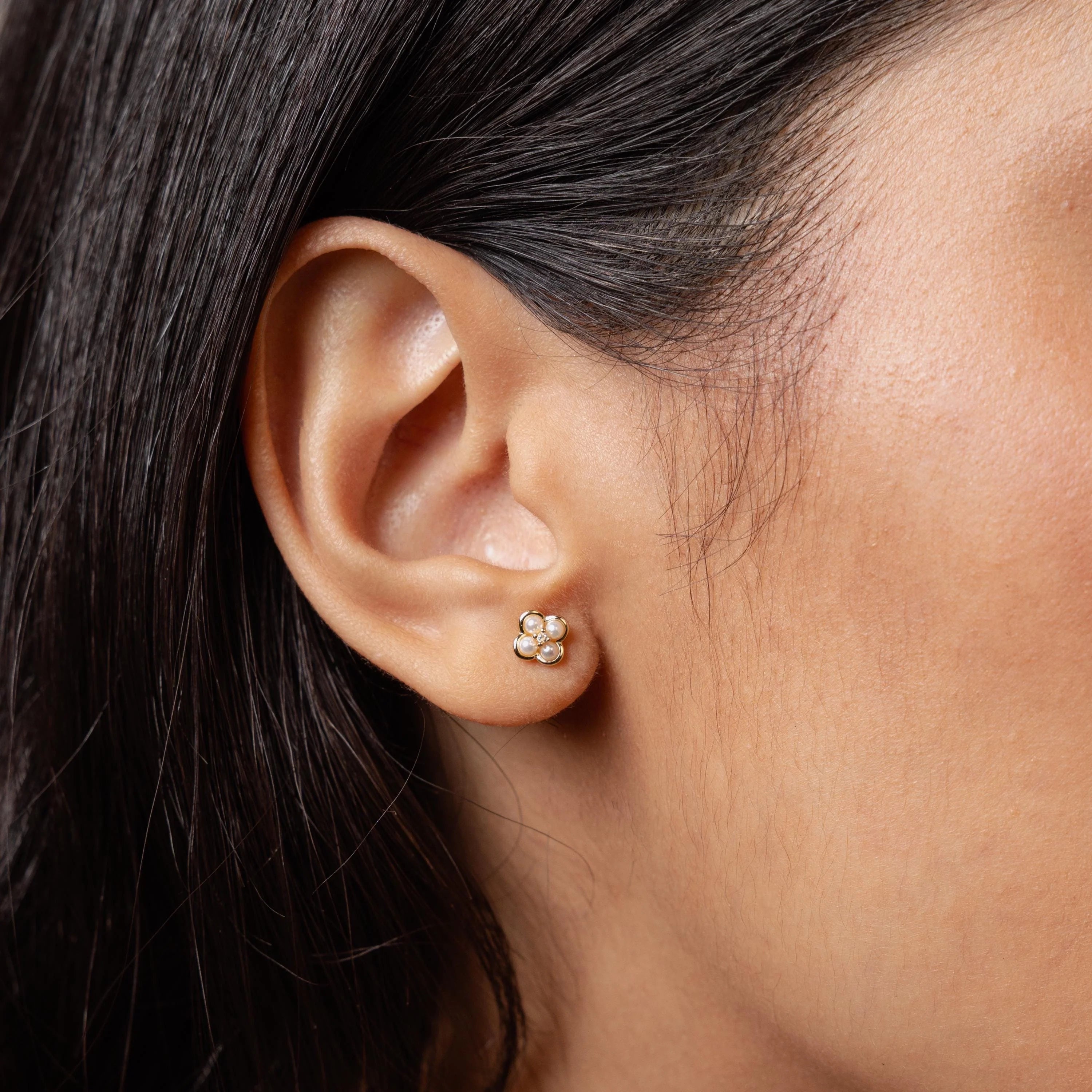 Rounded Pearl Flower Studs Silver 18K Gold Plated