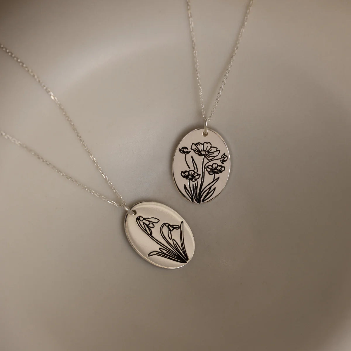 Oval Birth Flower Necklace Silver 18K Gold Plated