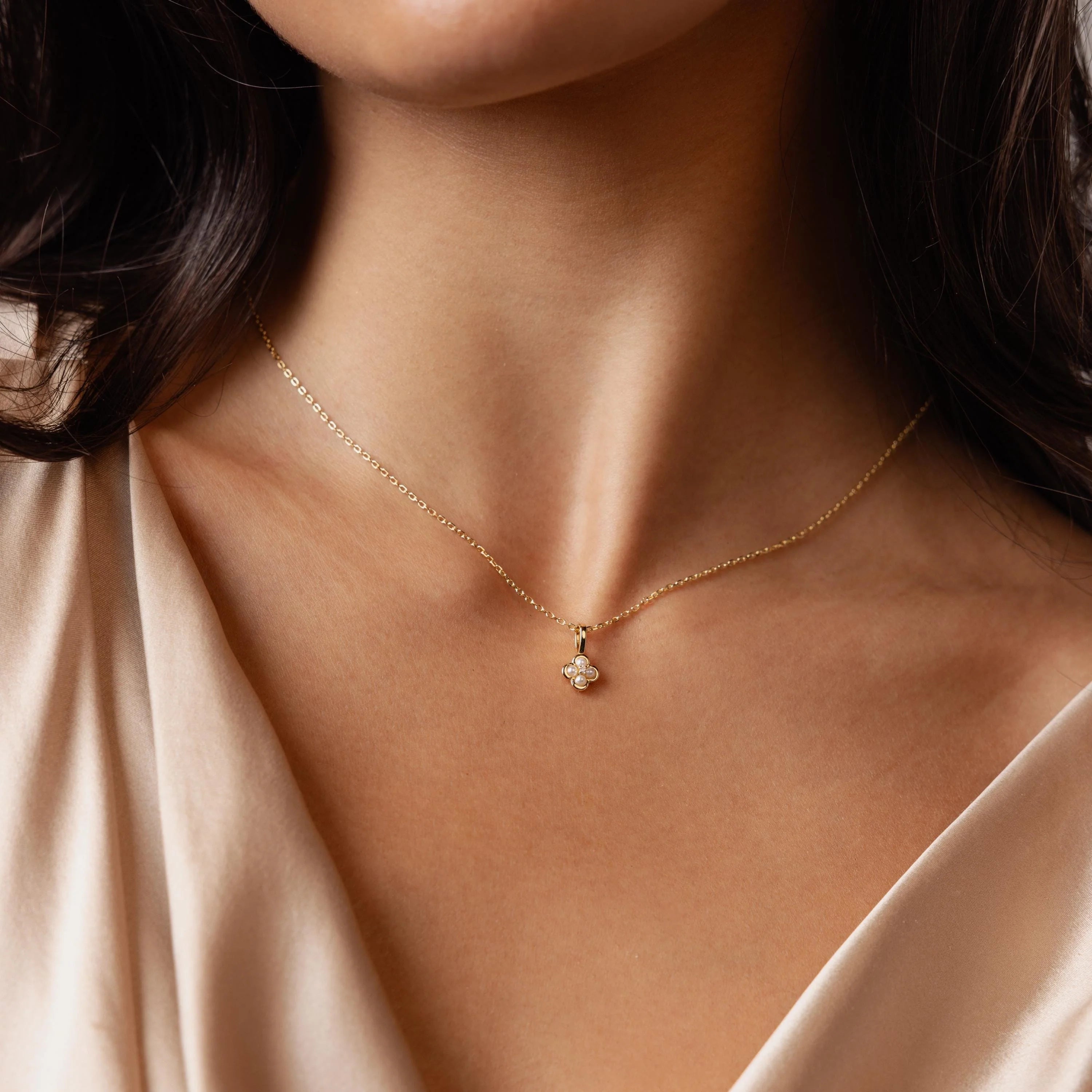 Diamond Rounded Pearl Flower Necklace Silver 18K Gold Plated