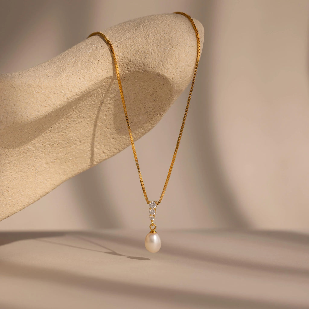 Diamond Pearl Droplet Necklace Silver 18K Gold Plated