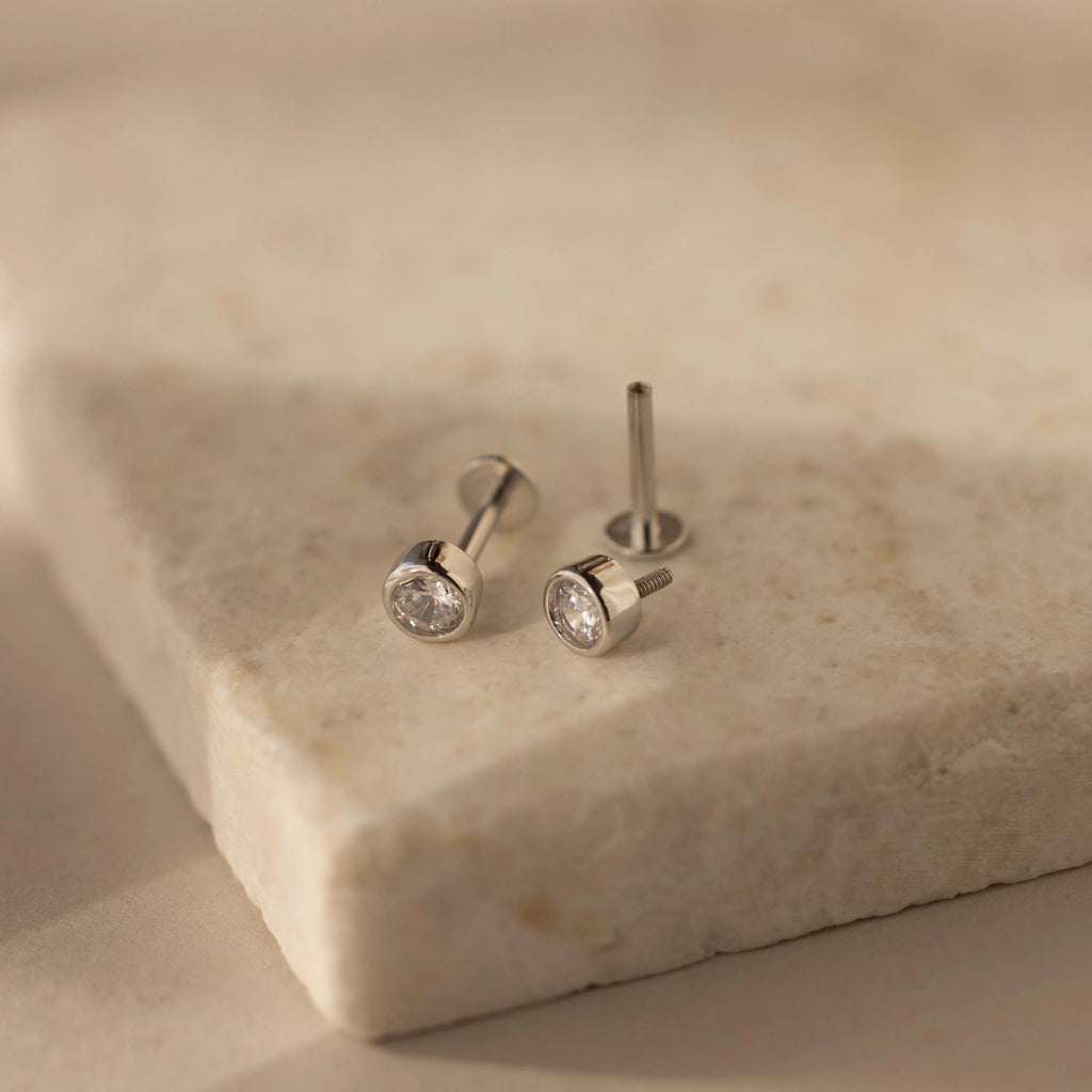 Medium Diamond Bezel Flatback Studs Silver 18K Gold Plated