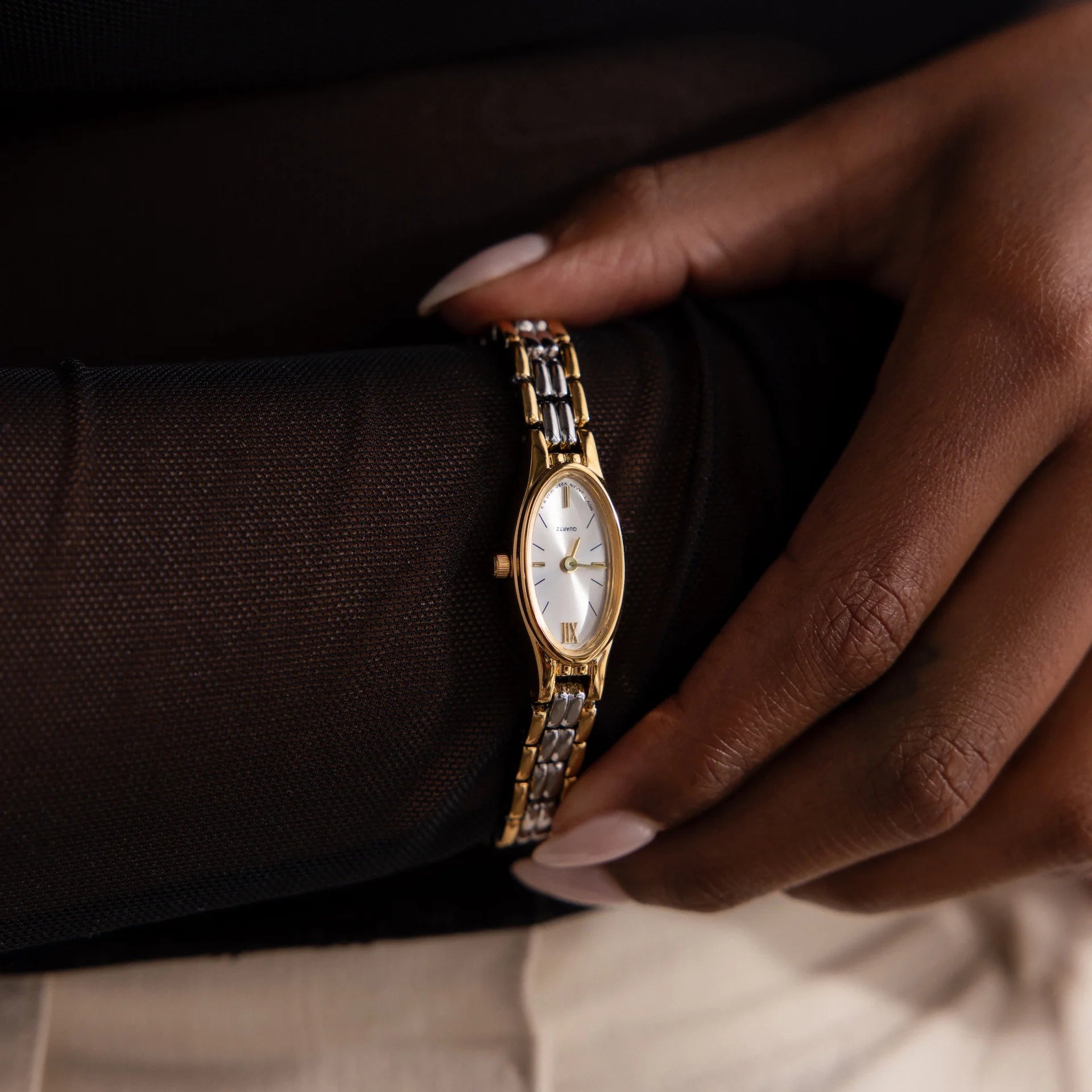 Slim Oval Timepiece Silver 18K Gold Plated