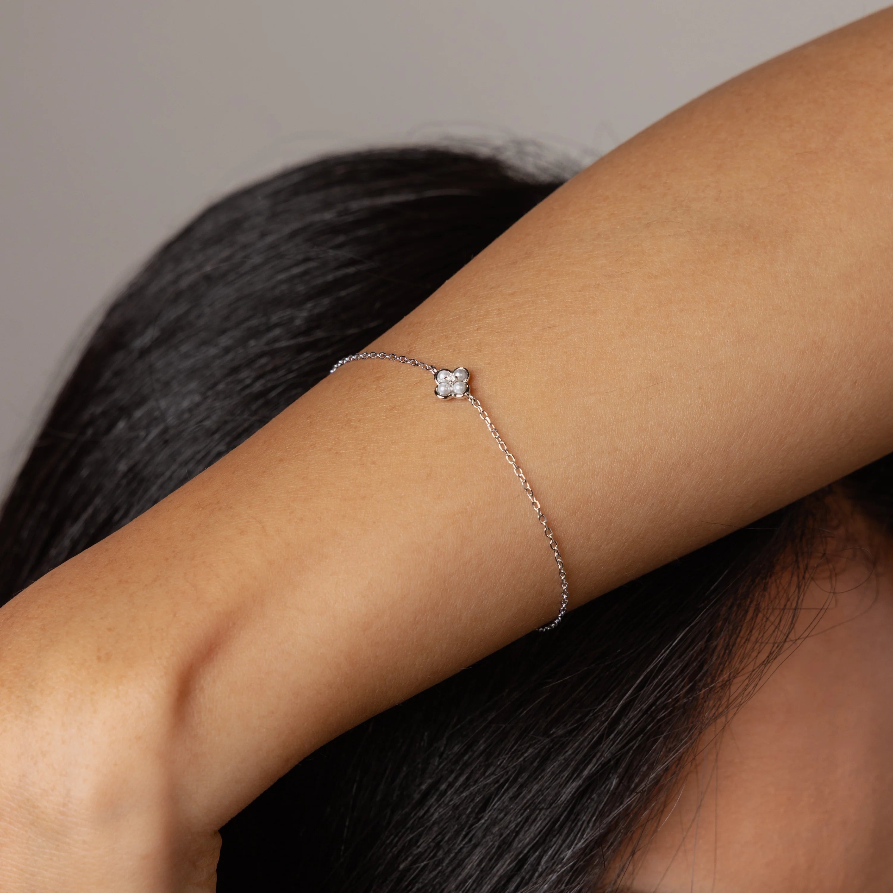 Rounded Pearl Flower Bracelet  Silver 18K Gold Plated
