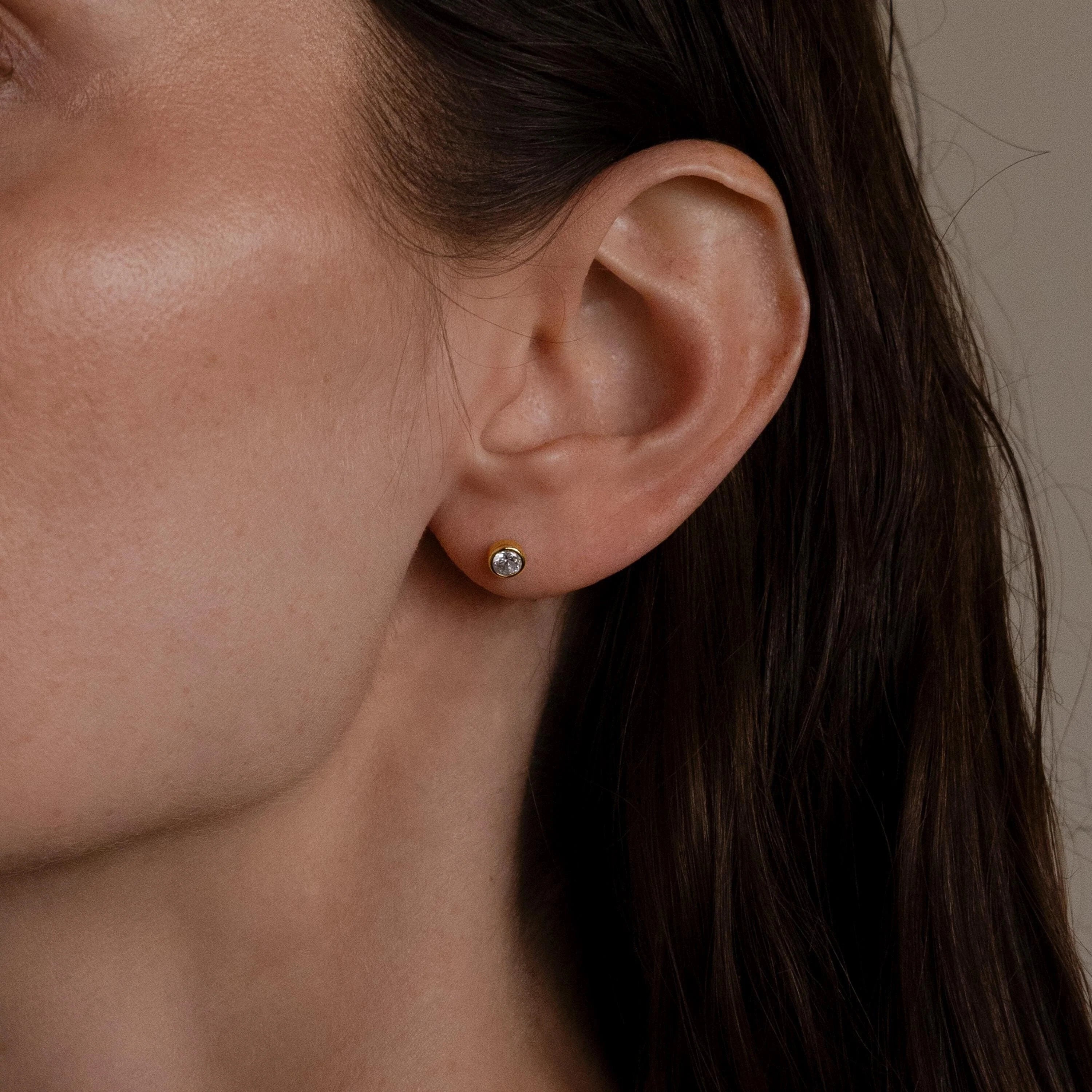Medium Diamond Bezel Flatback Studs Silver 18K Gold Plated
