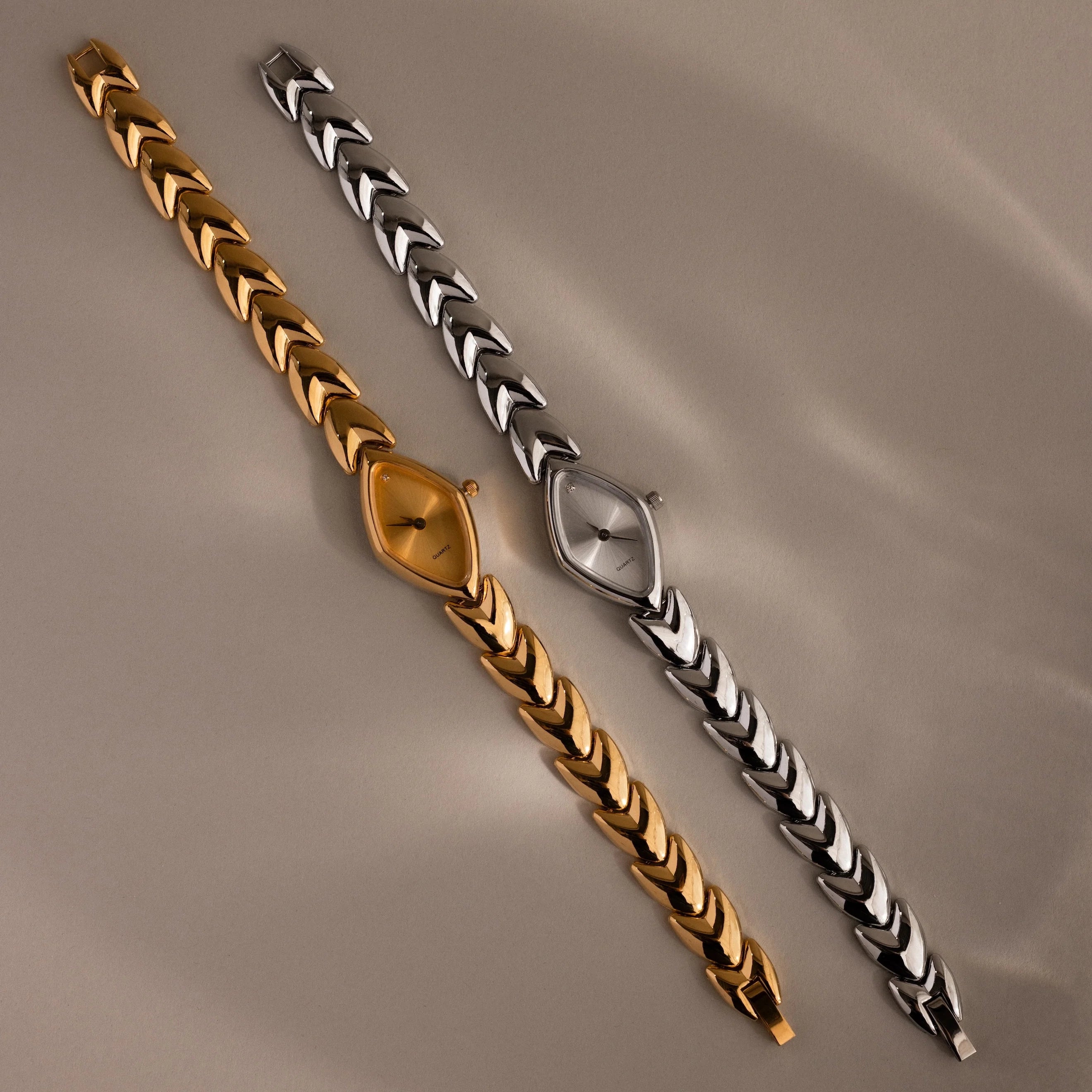 Geometric Oval Timepiece Silver 18K Gold Plated