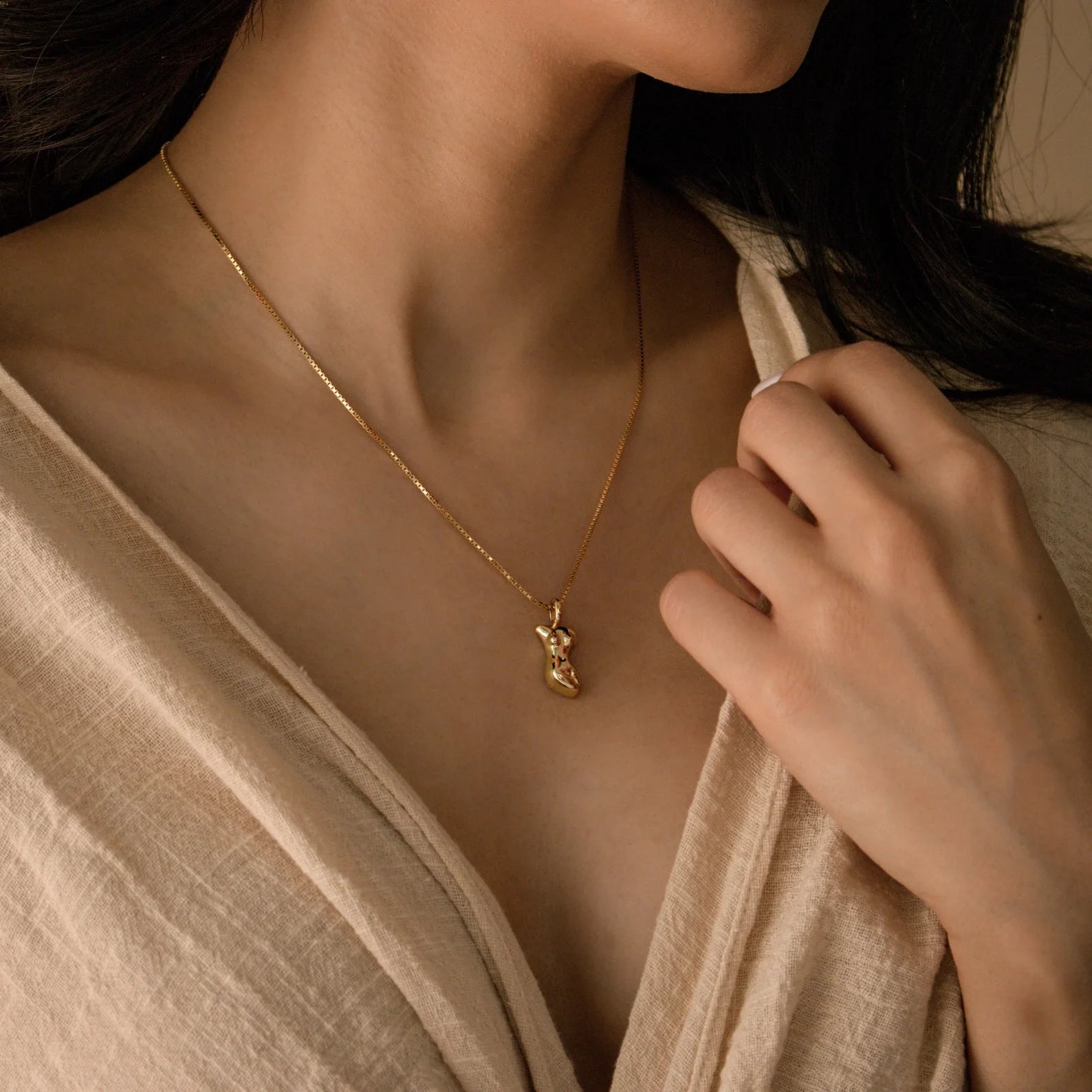 Kinn Body Pendant Necklace Silver 18K Gold Plated