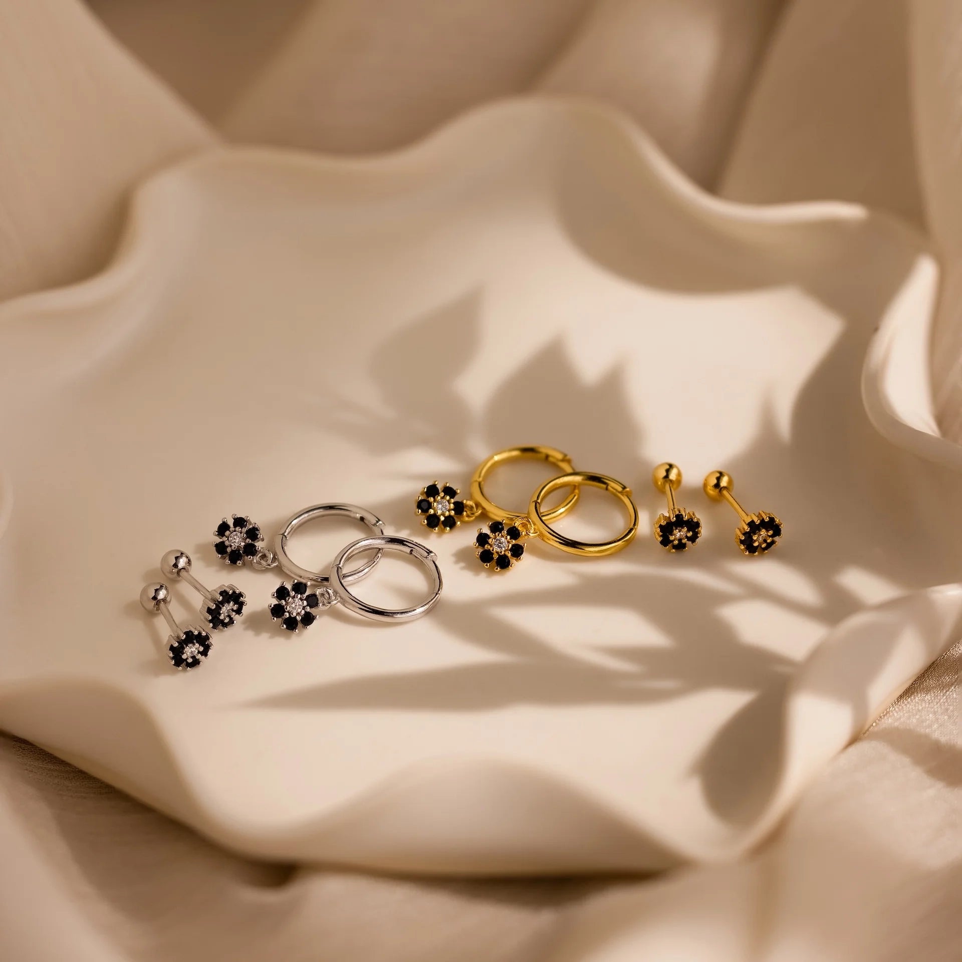 Onyx Flower FlatBack Studs Silver 18K Gold Plated
