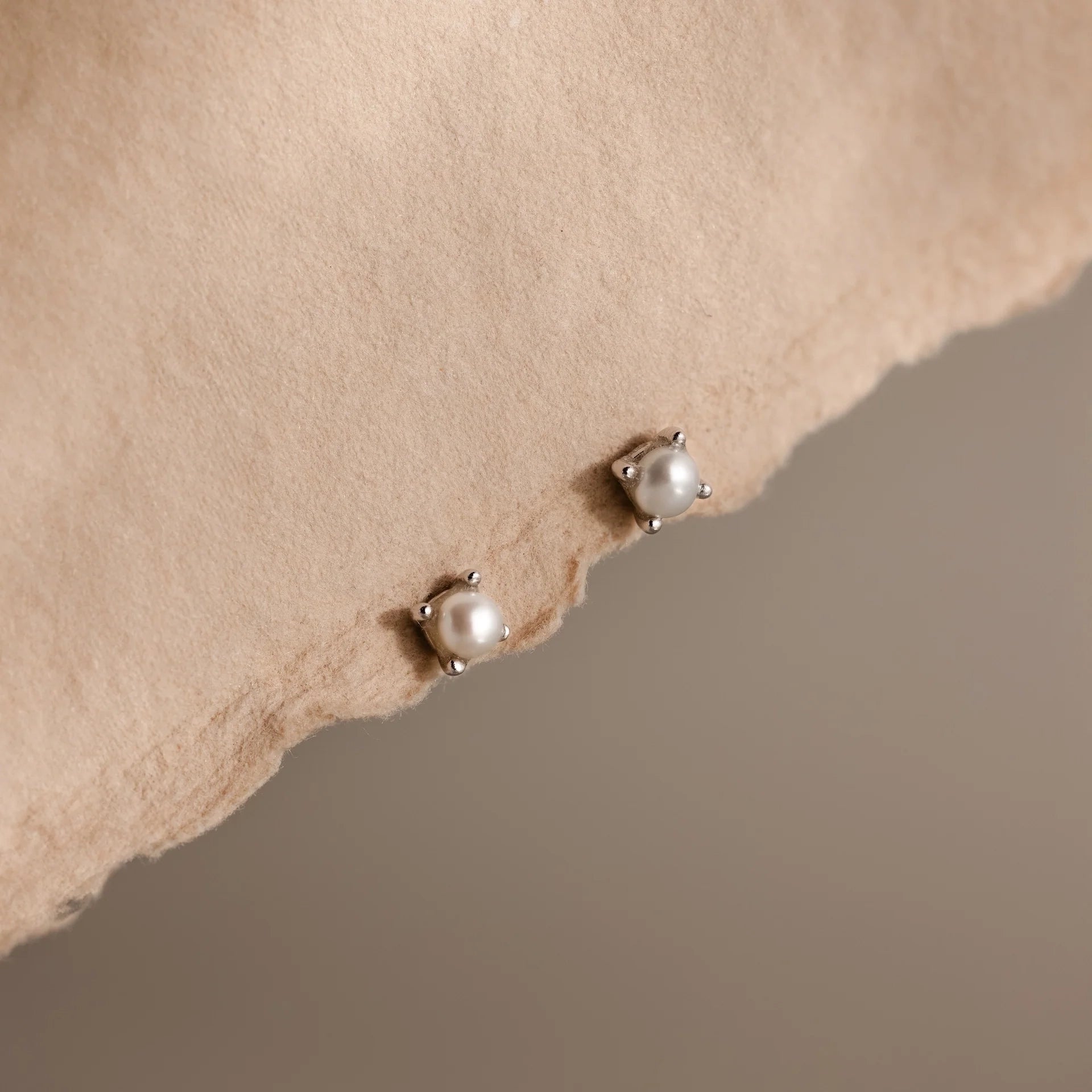 Baby Venus Flatback Studs Silver 18K Gold Plated