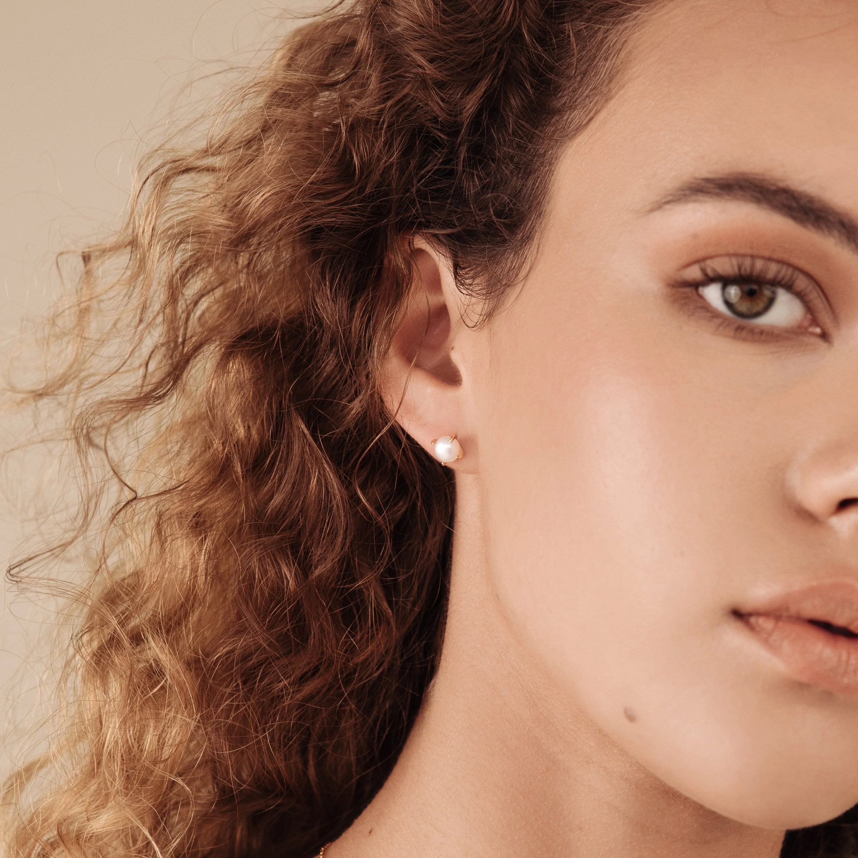 Zoe Pearl Studs Silver 18K Gold Plated