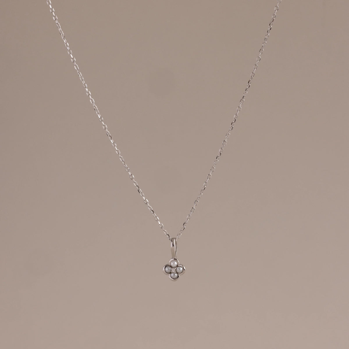 Diamond Rounded Pearl Flower Necklace Silver 18K Gold Plated