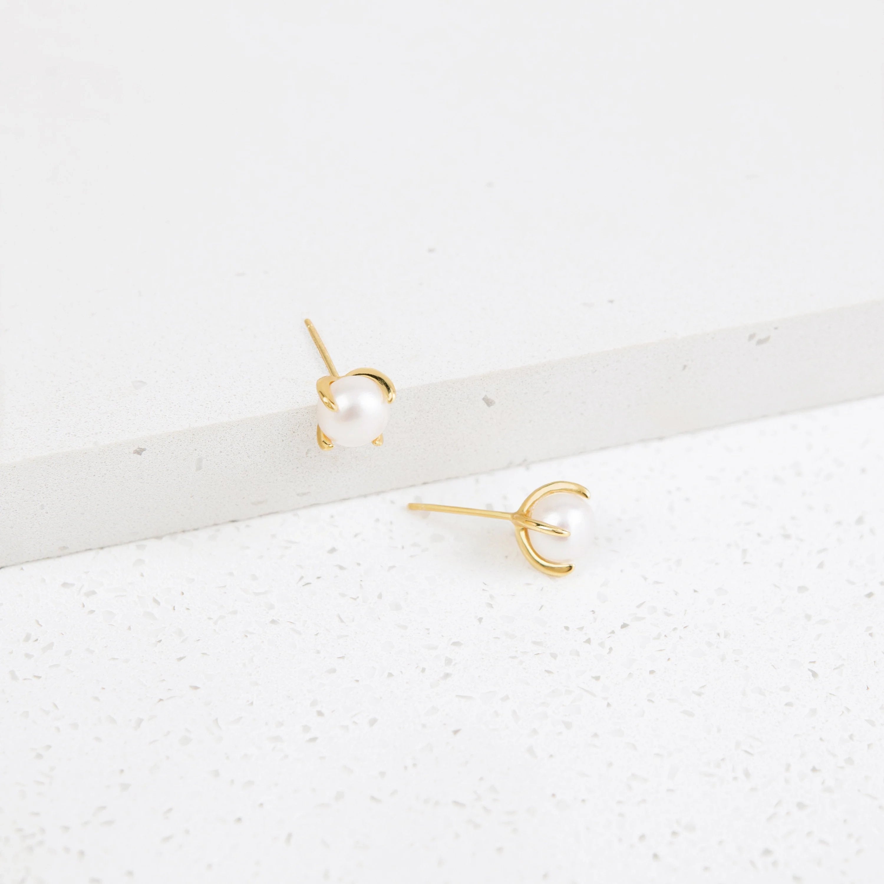 Zoe Pearl Studs Silver 18K Gold Plated