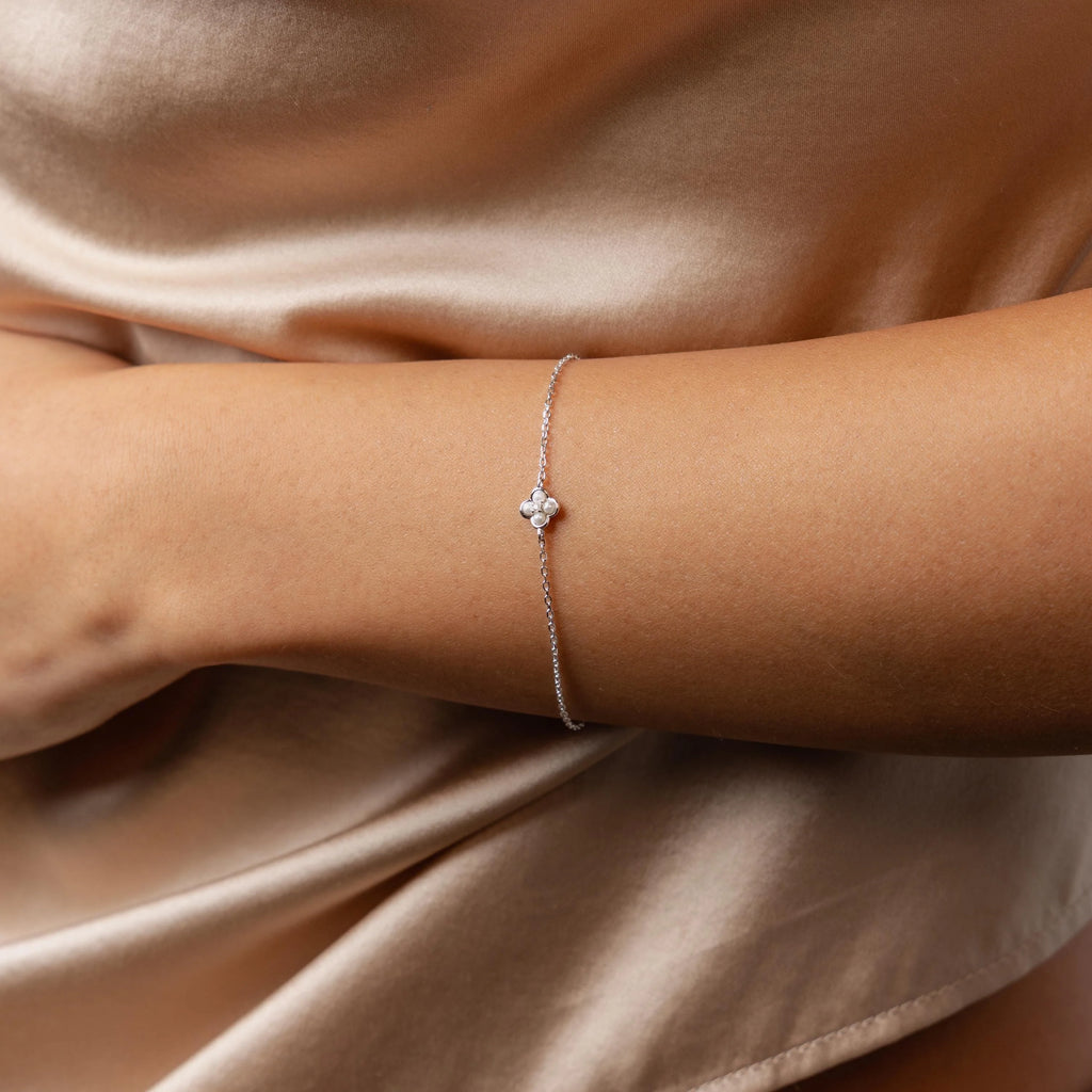 Rounded Pearl Flower Bracelet  Silver 18K Gold Plated