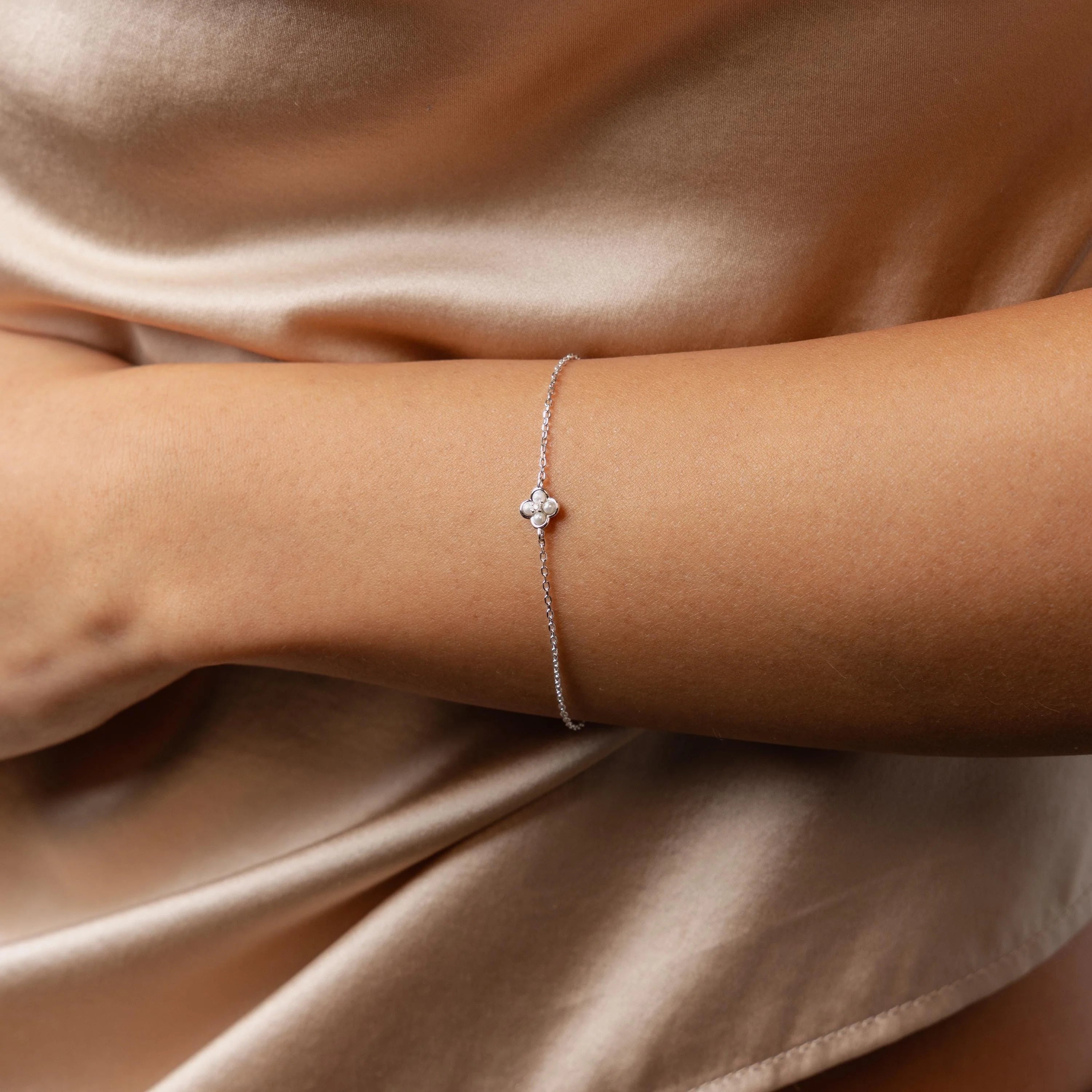 Rounded Pearl Flower Bracelet  Silver 18K Gold Plated