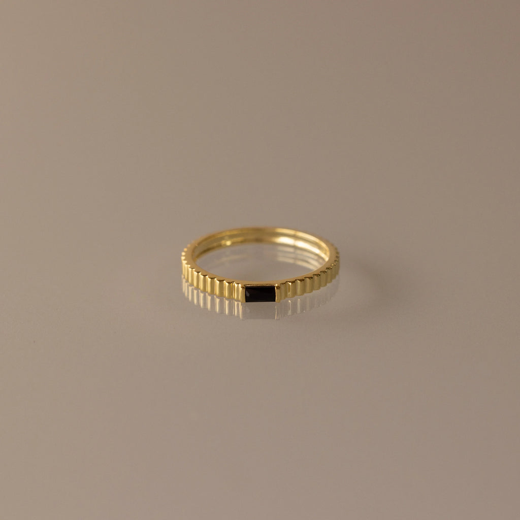 Onyx Ribbed Ring Silver 18K Gold Plated