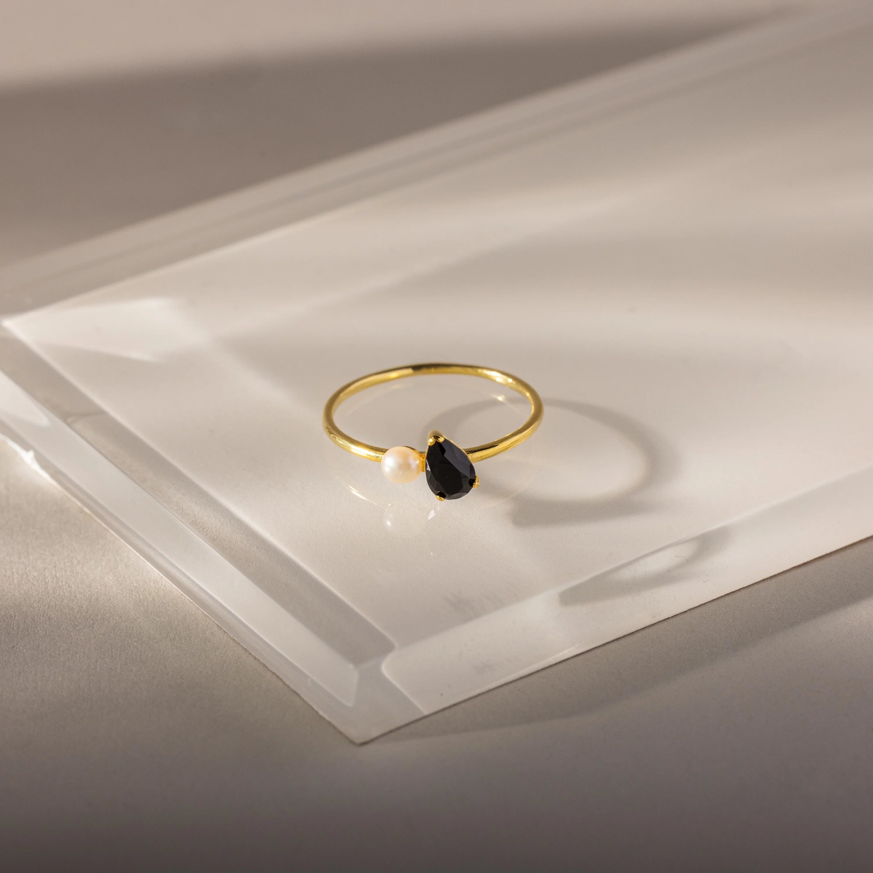 Teardrop Onyx & Pearl Ring Silver 18K Gold Plated