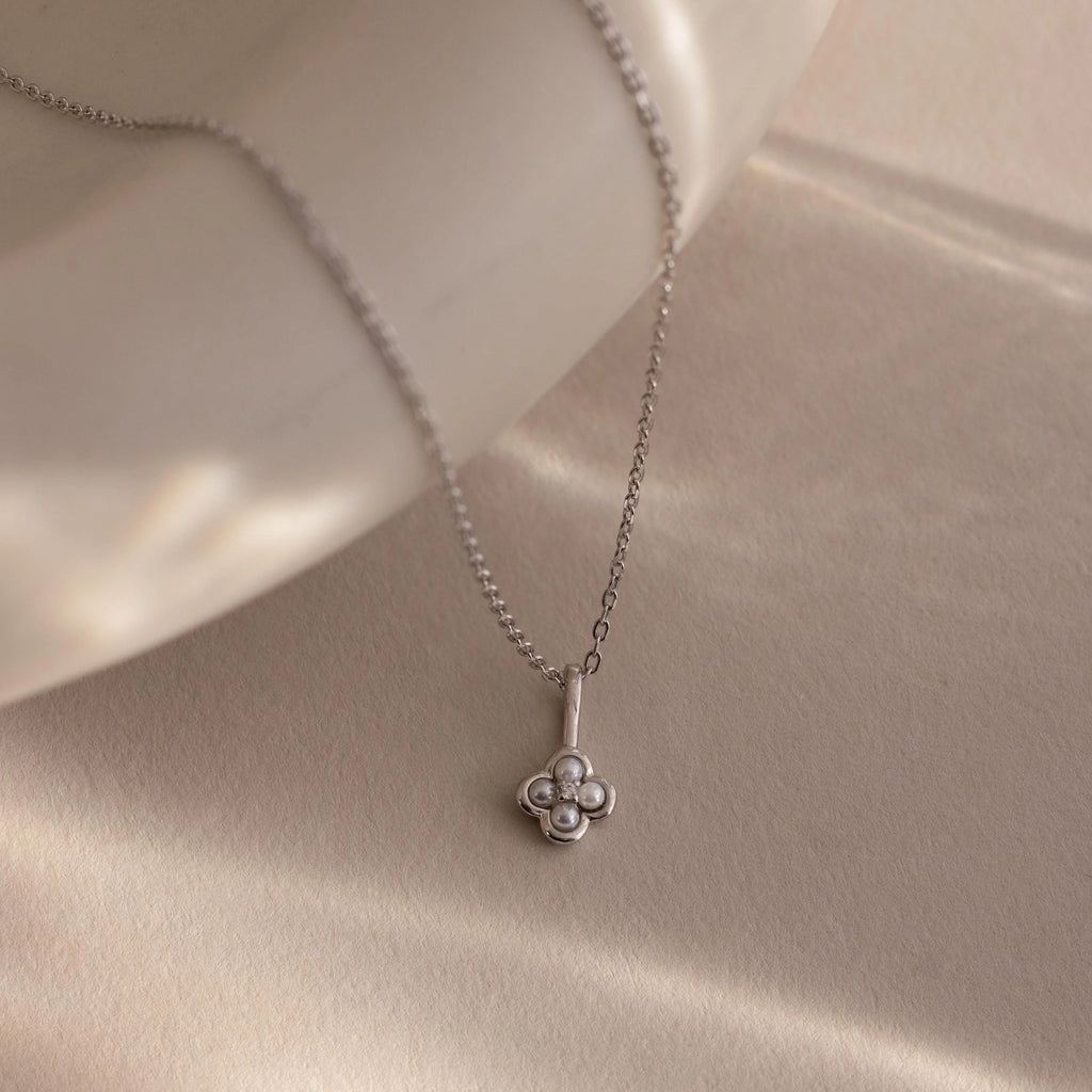 Diamond Rounded Pearl Flower Necklace Silver 18K Gold Plated