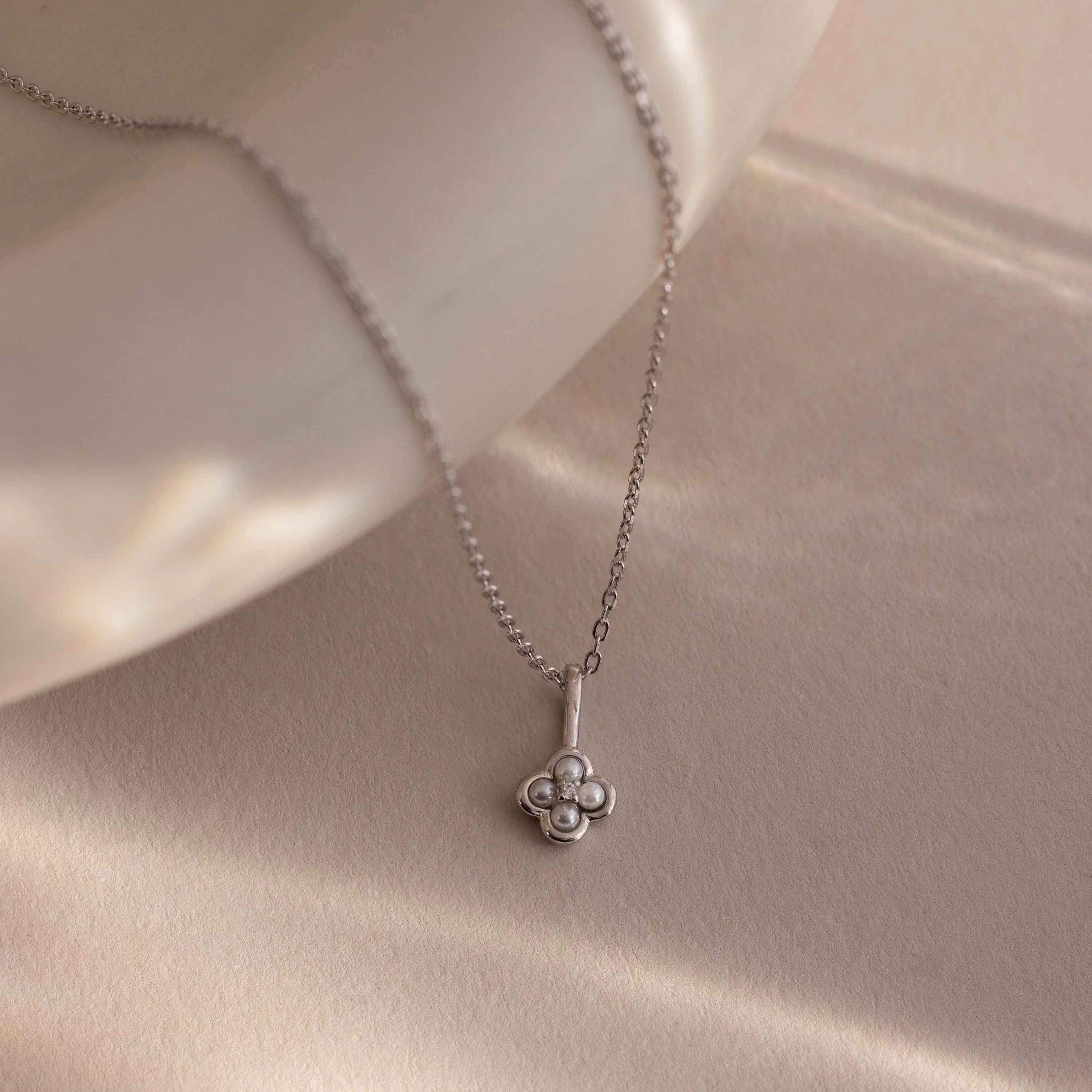 Diamond Rounded Pearl Flower Necklace Silver 18K Gold Plated