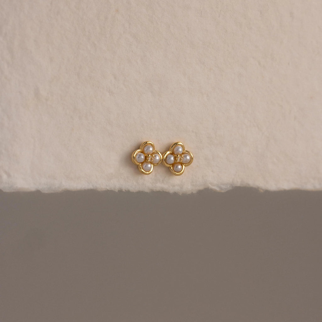Rounded Pearl Flower Studs Silver 18K Gold Plated