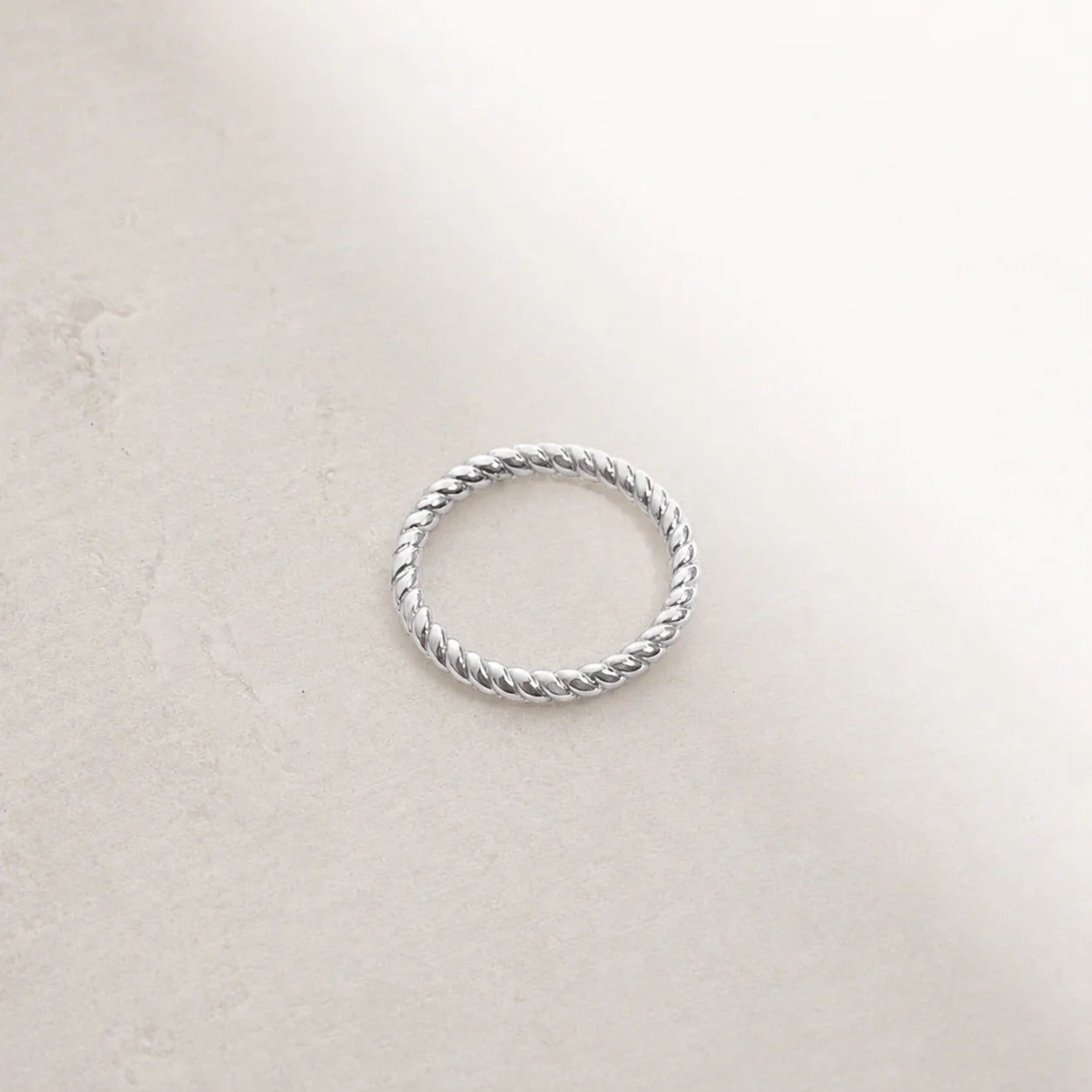 Lea Twisted Band Ring