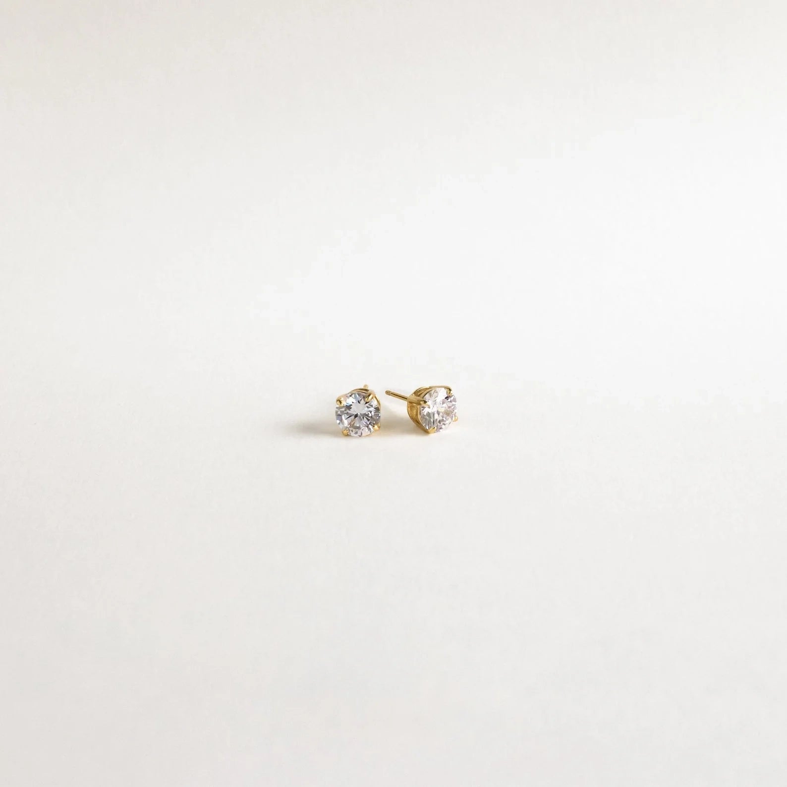 Round Diamond Studs Silver 18K Gold Plated