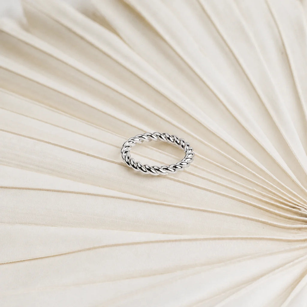 Tia Thick Twist Ring