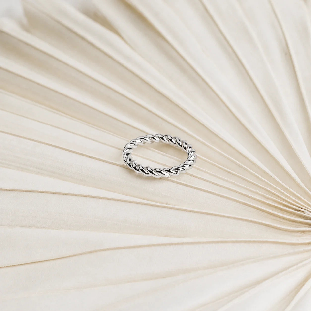 Tia Thick Twist Ring