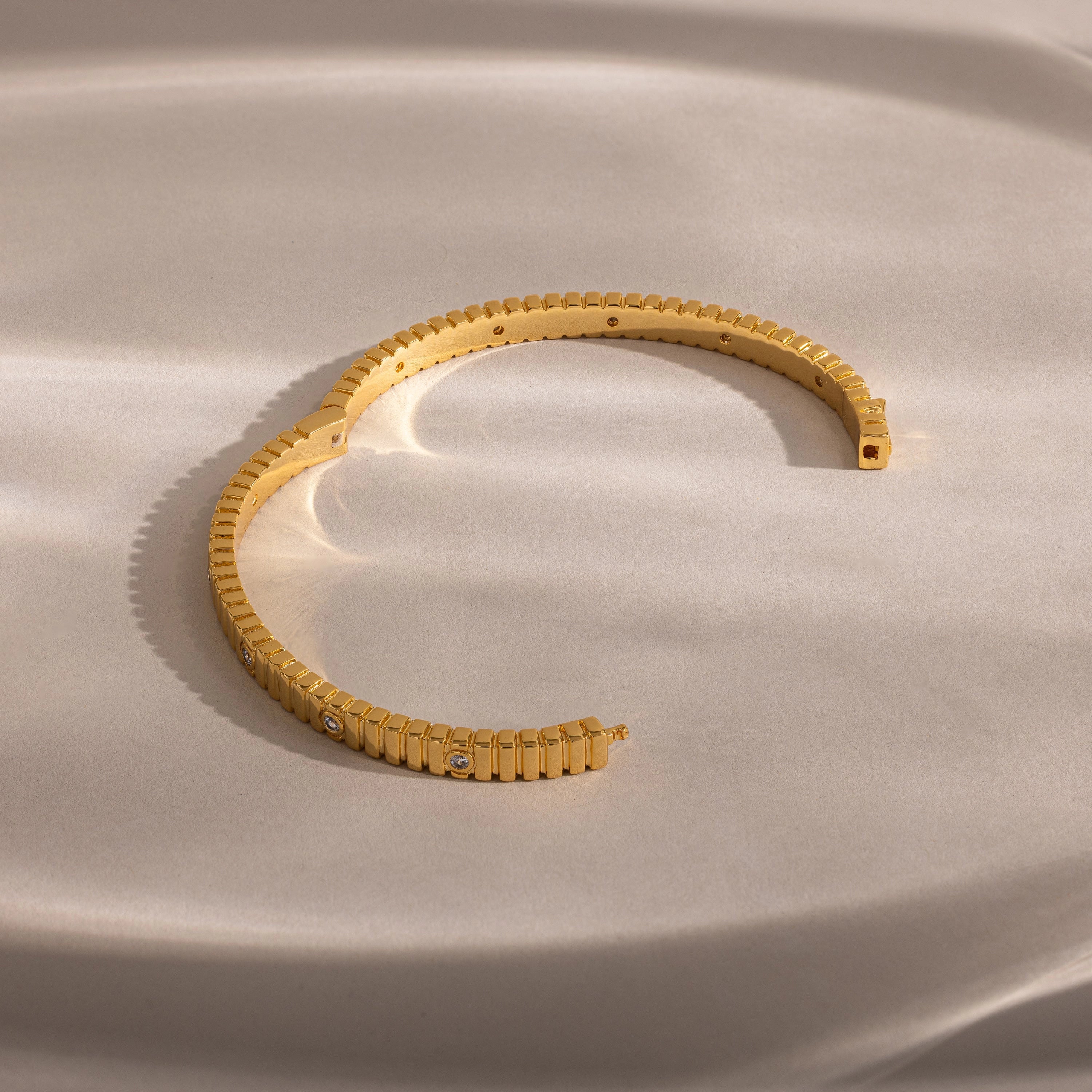 Ribbed Diamond Bangle Silver 18K Gold Plated