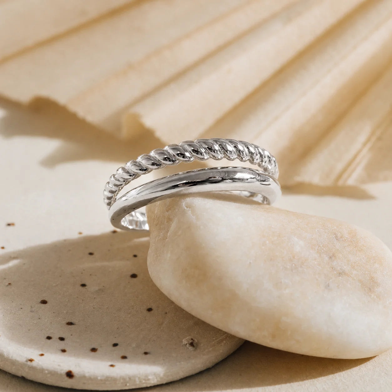 Dynamic Duo: Bold Fusion of Solid and Twisted Bands in the Minimalist Duo Ring