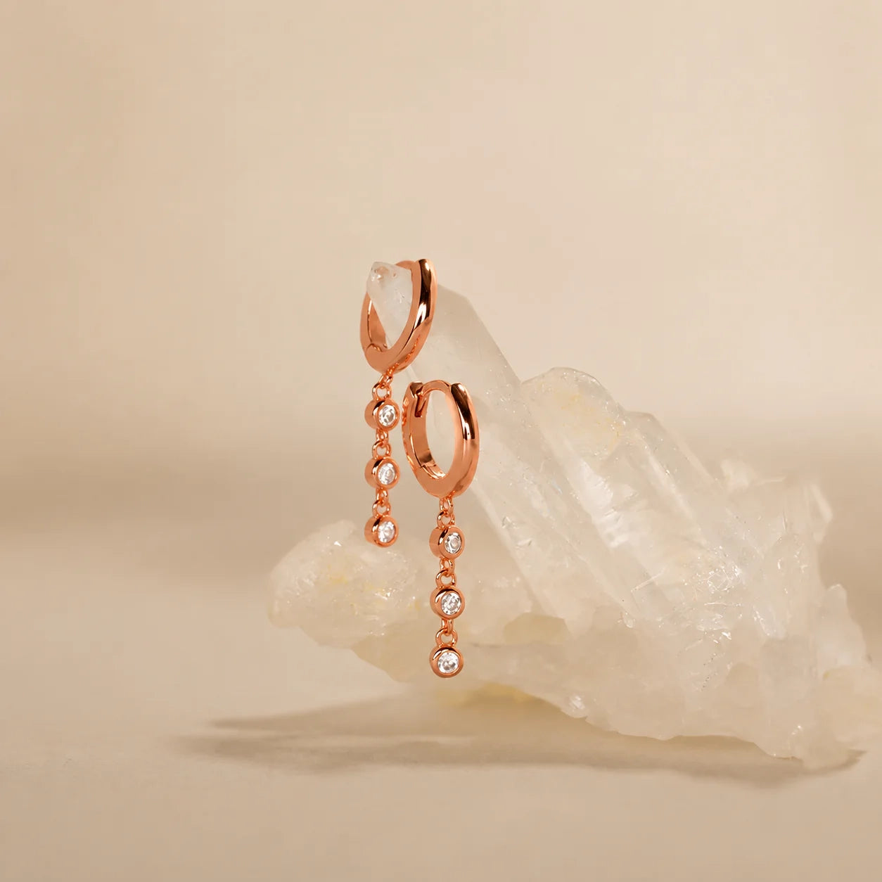 Dangling Diamond Chain Huggies