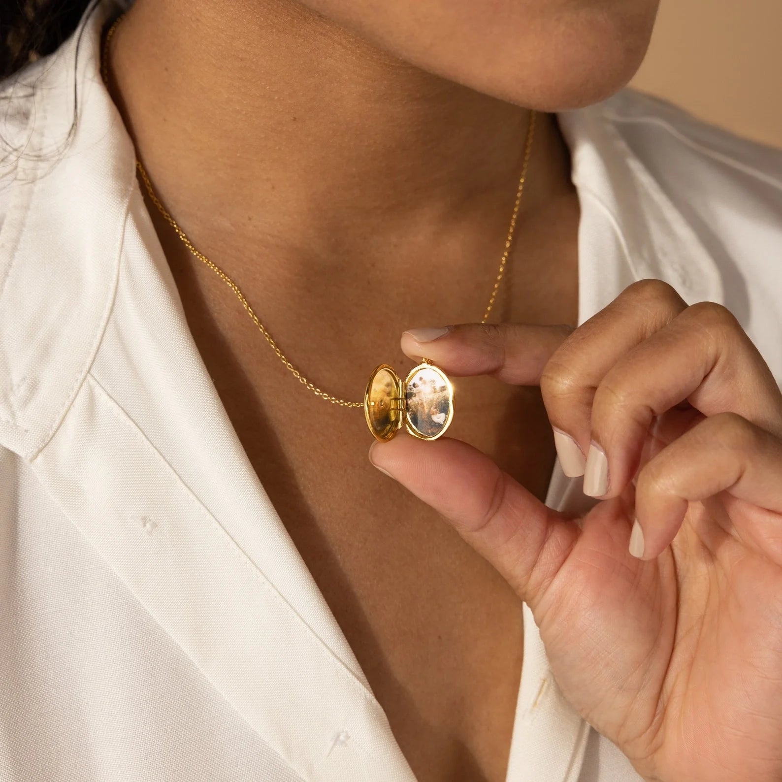 Eliza Oval Locket Necklace Silver 18K Gold Plated