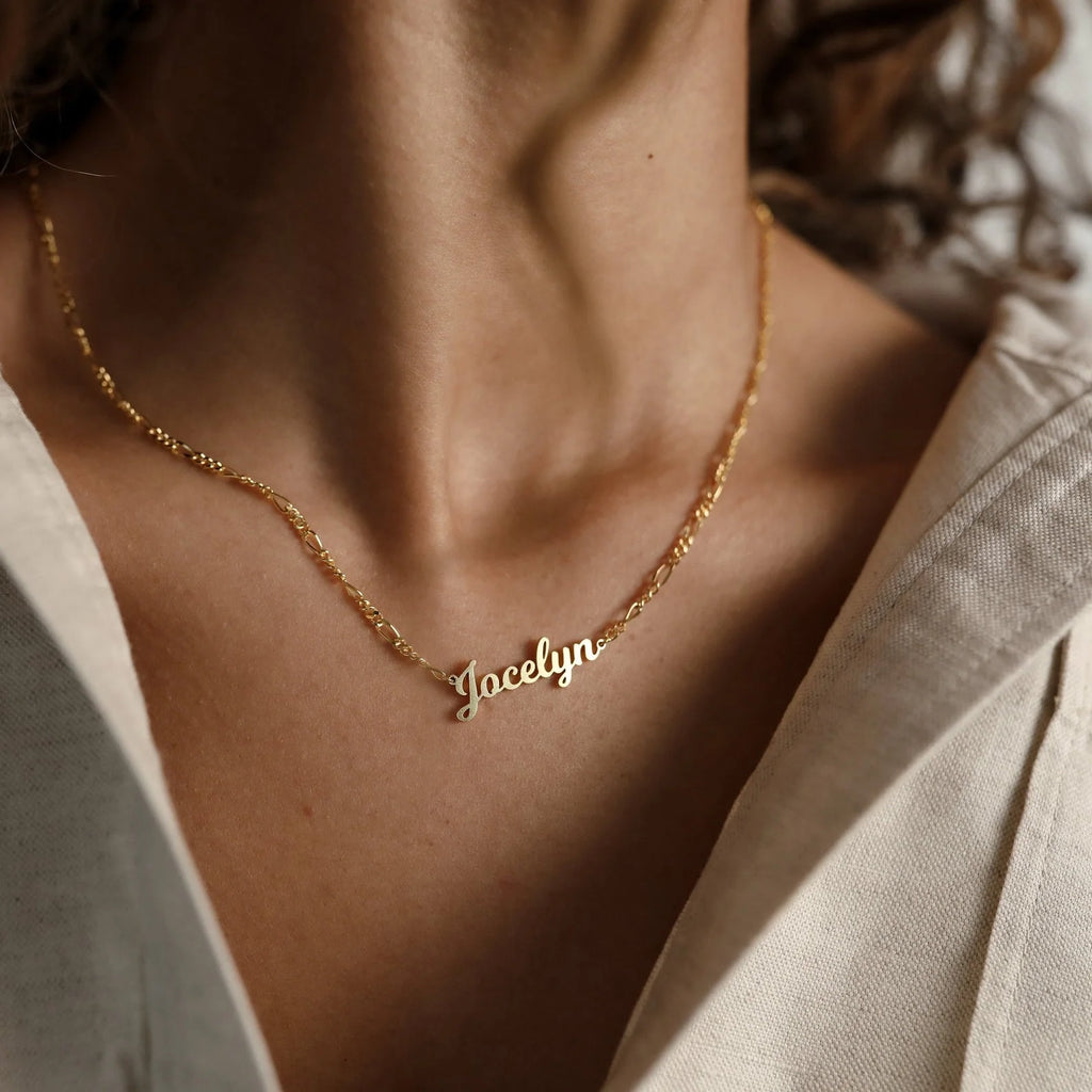 Mellow Name Necklace in Figaro Chain Silver 18K Gold Plated