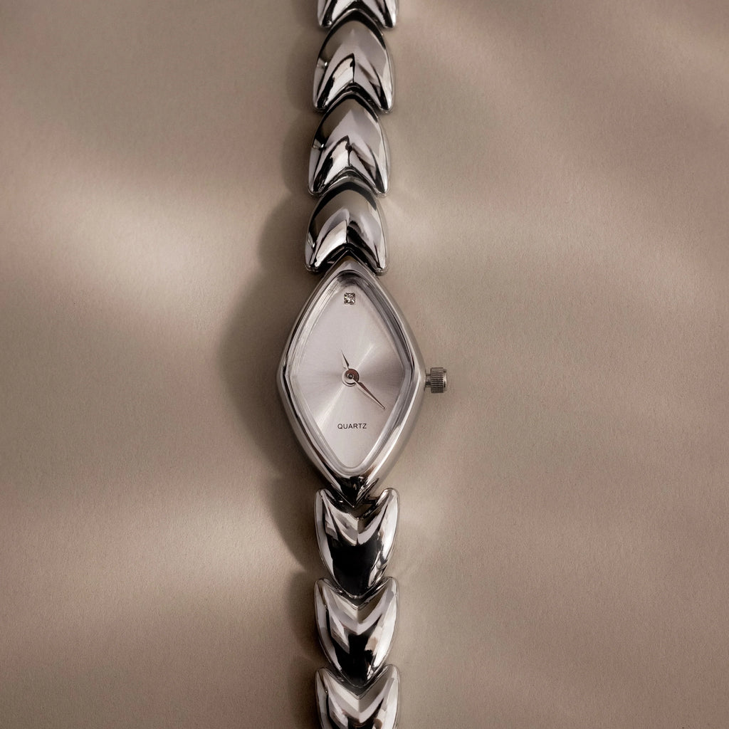 Geometric Oval Timepiece Silver 18K Gold Plated