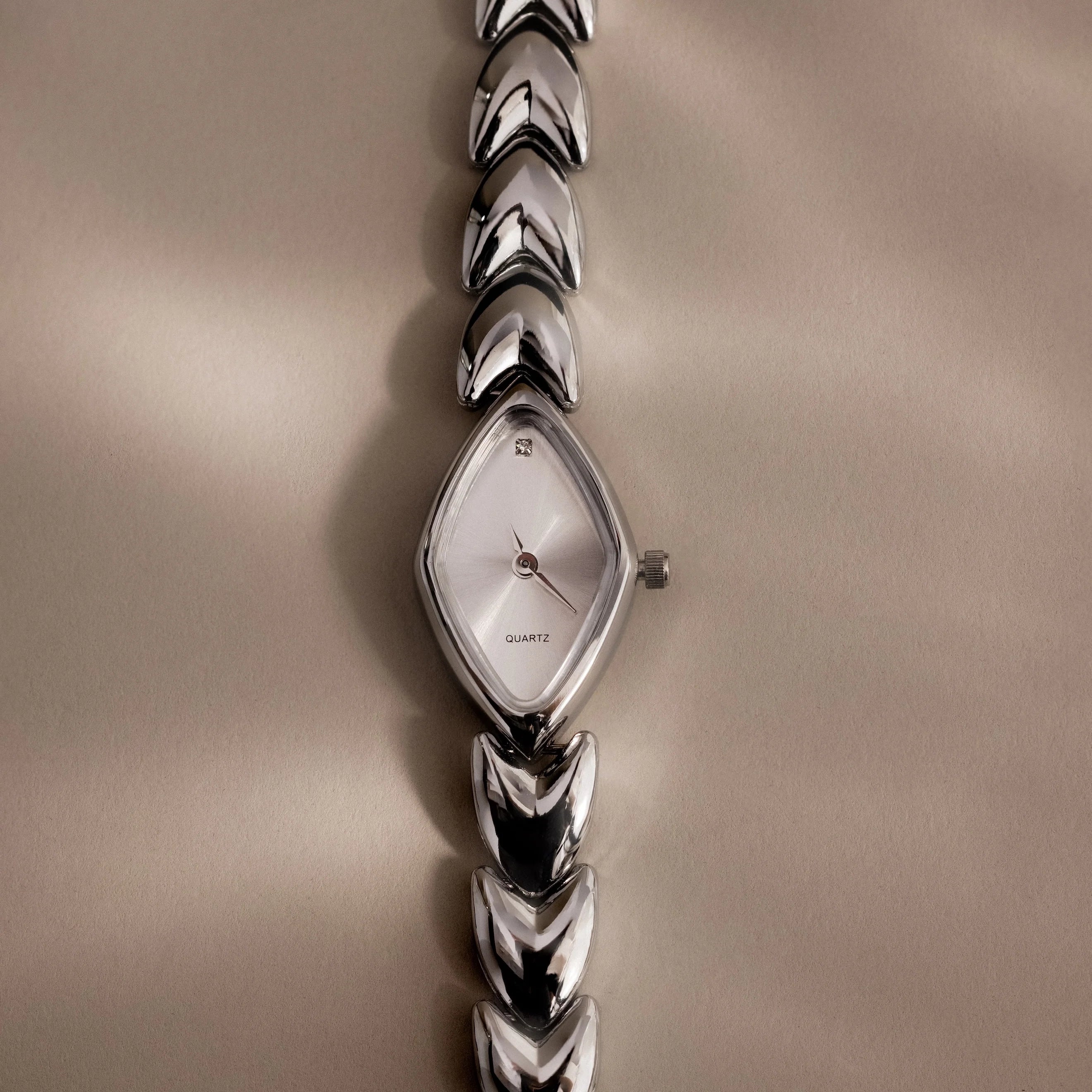 Geometric Oval Timepiece Silver 18K Gold Plated