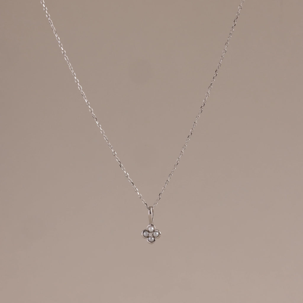 Diamond Rounded Pearl Flower Necklace Silver 18K Gold Plated