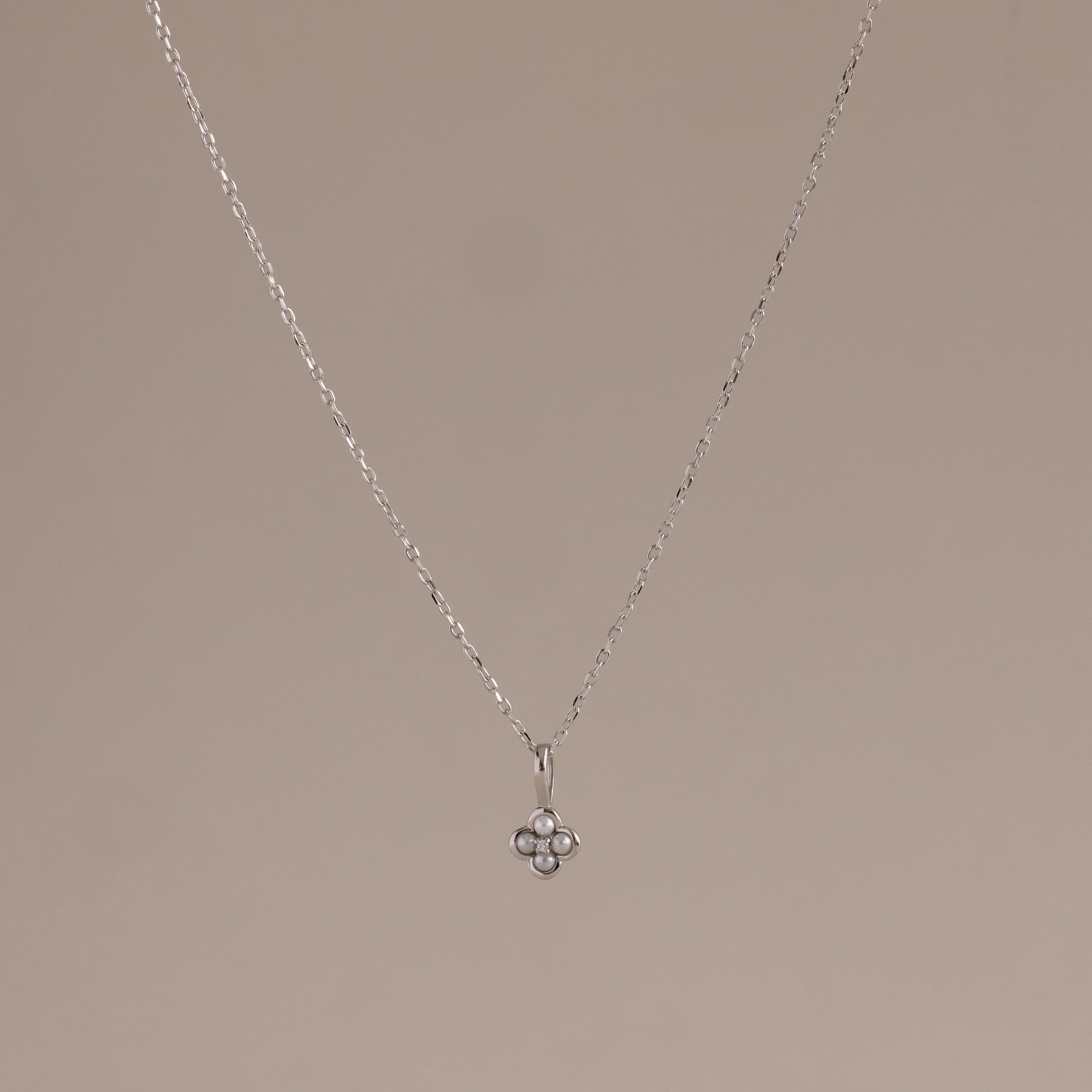 Diamond Rounded Pearl Flower Necklace Silver 18K Gold Plated